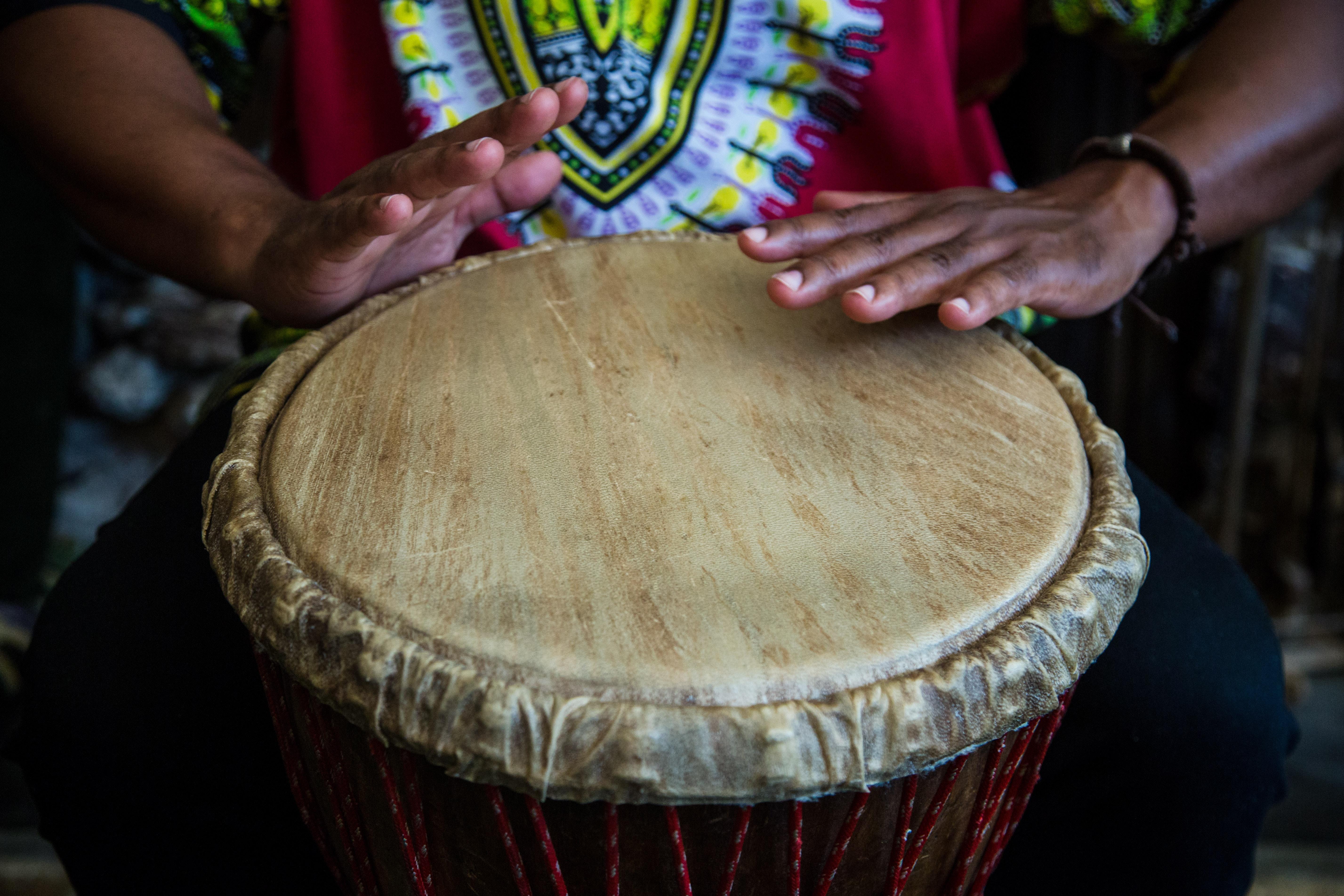 Instrumento musical de percusión Conga