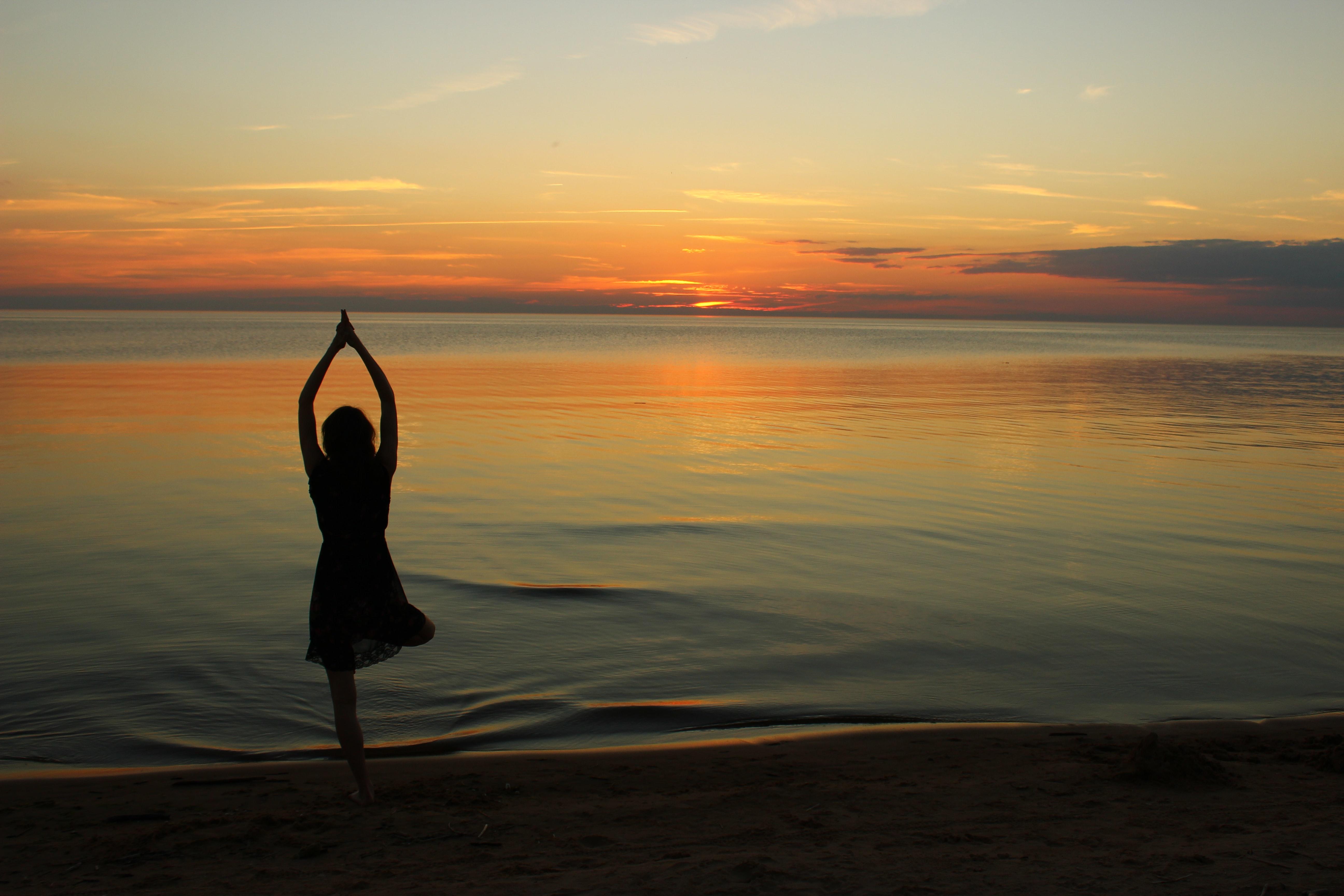 Asana frente al mar