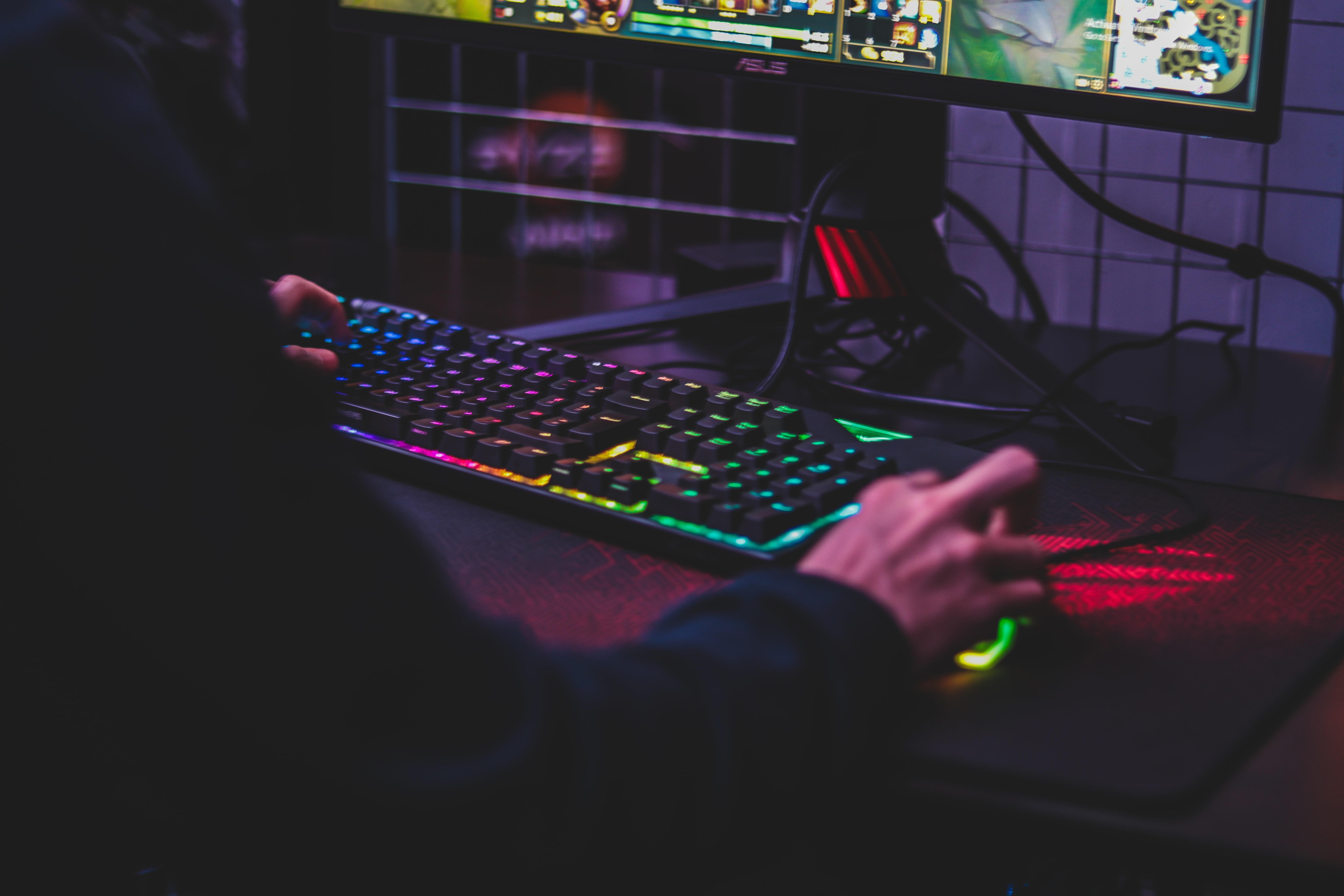 PC gamer y jugador
