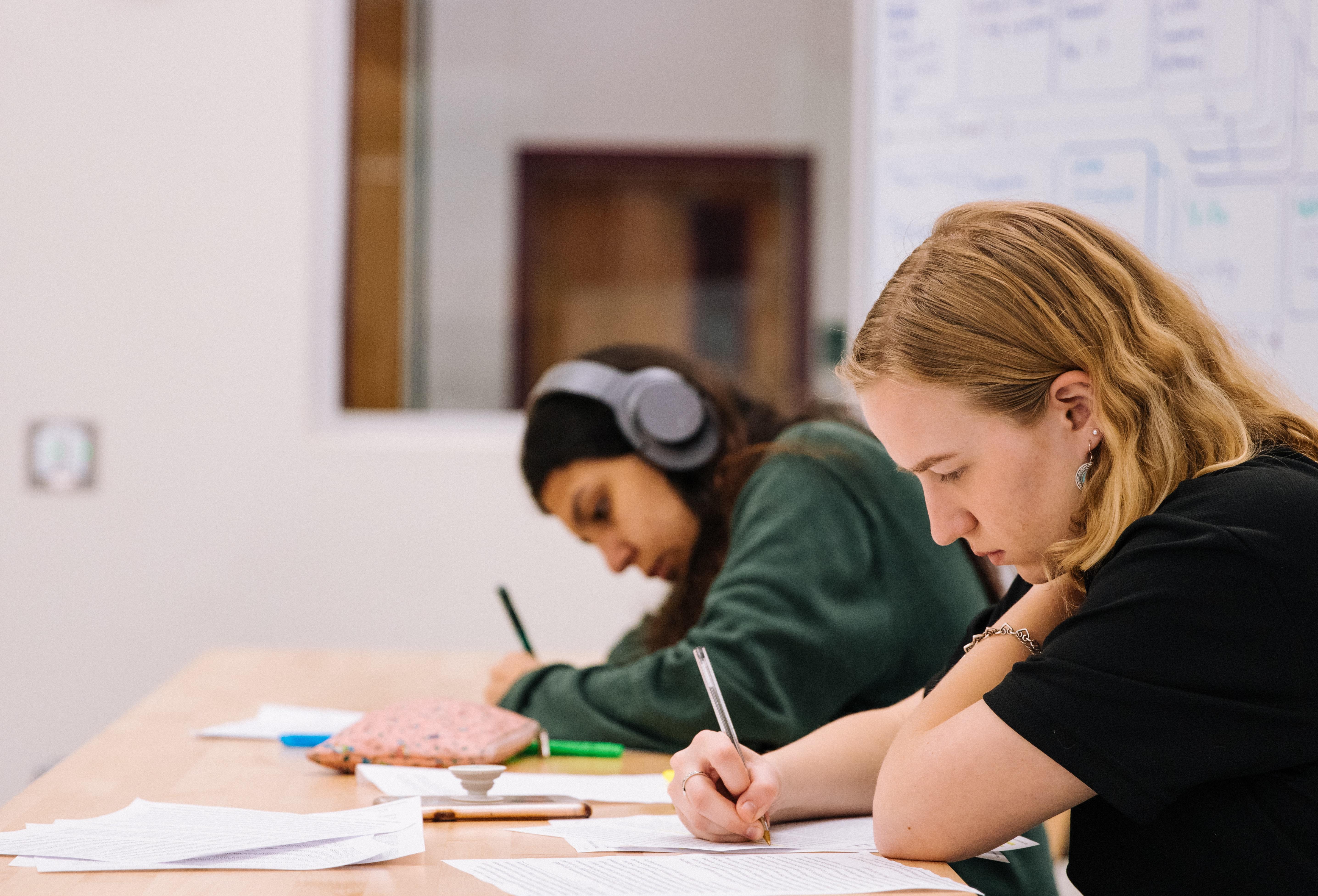 Jóvenes estudiantes