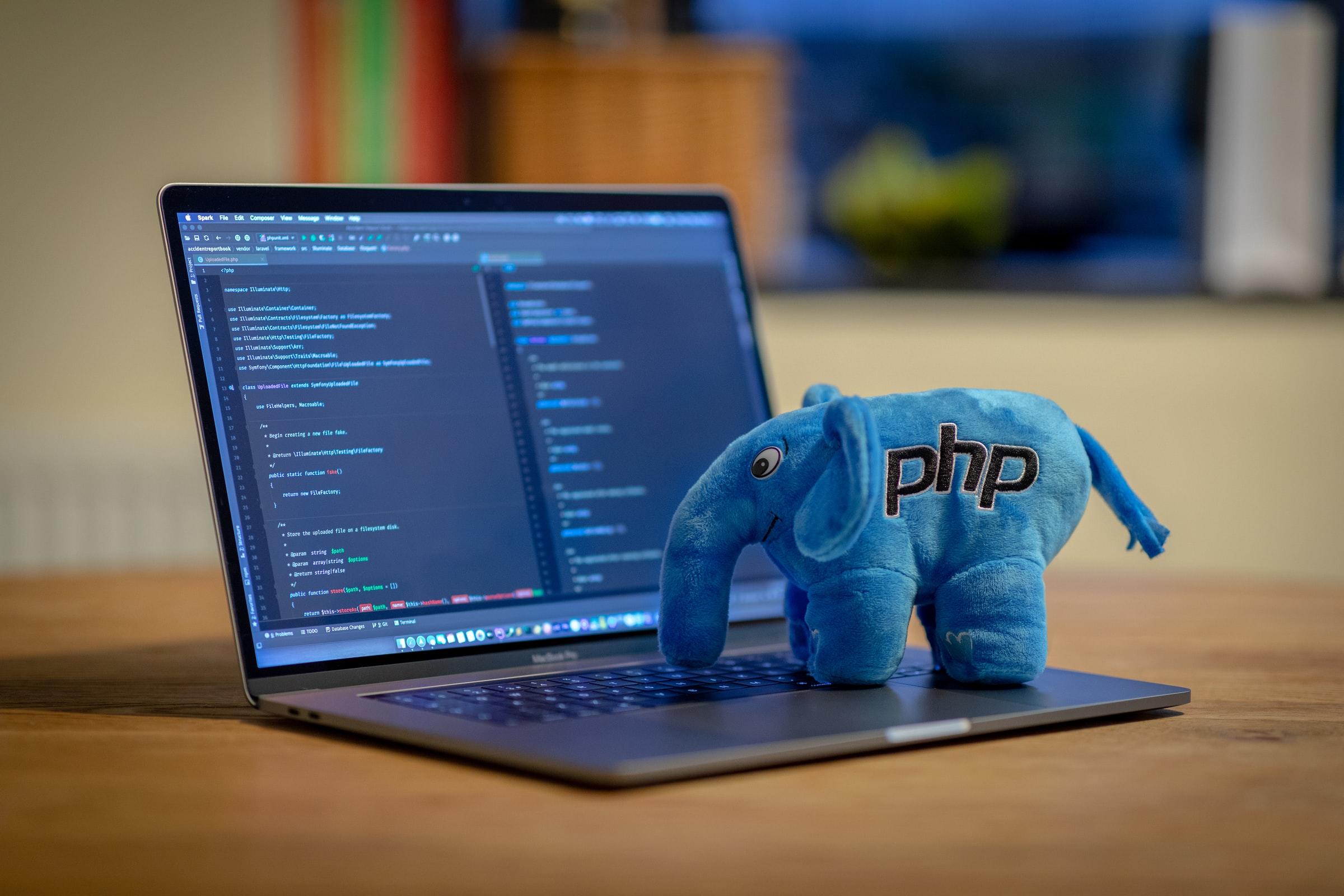 Elefante con símbolo PHP