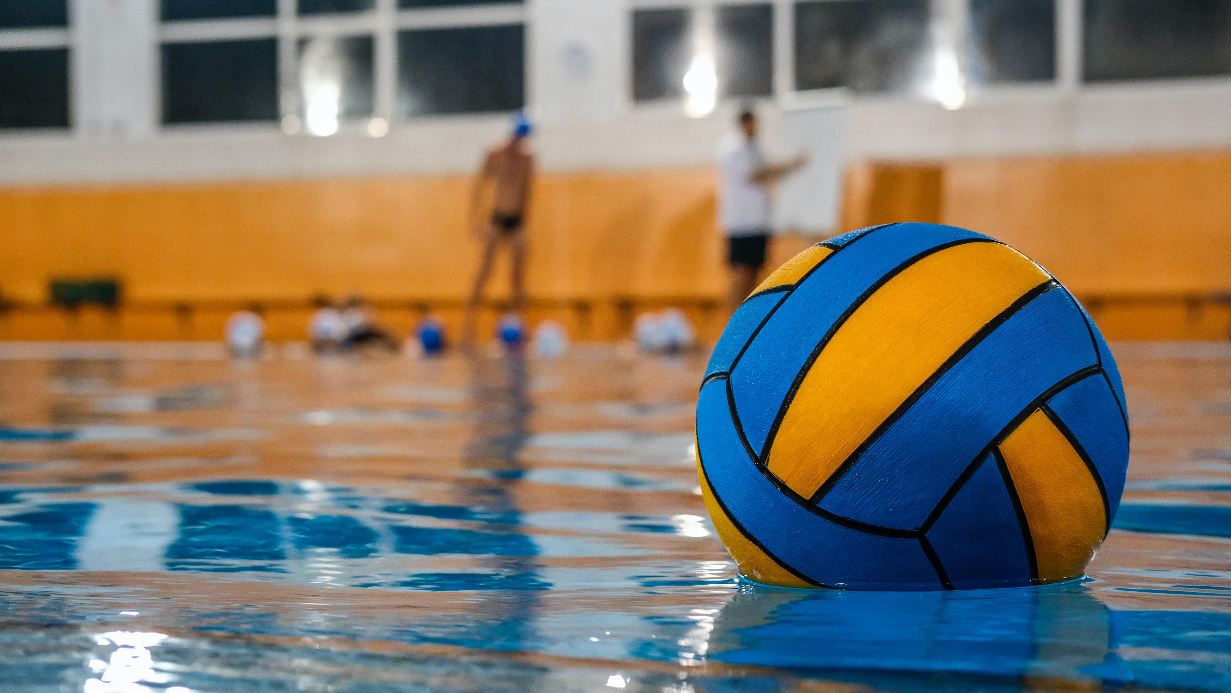 Pelota en la piscina