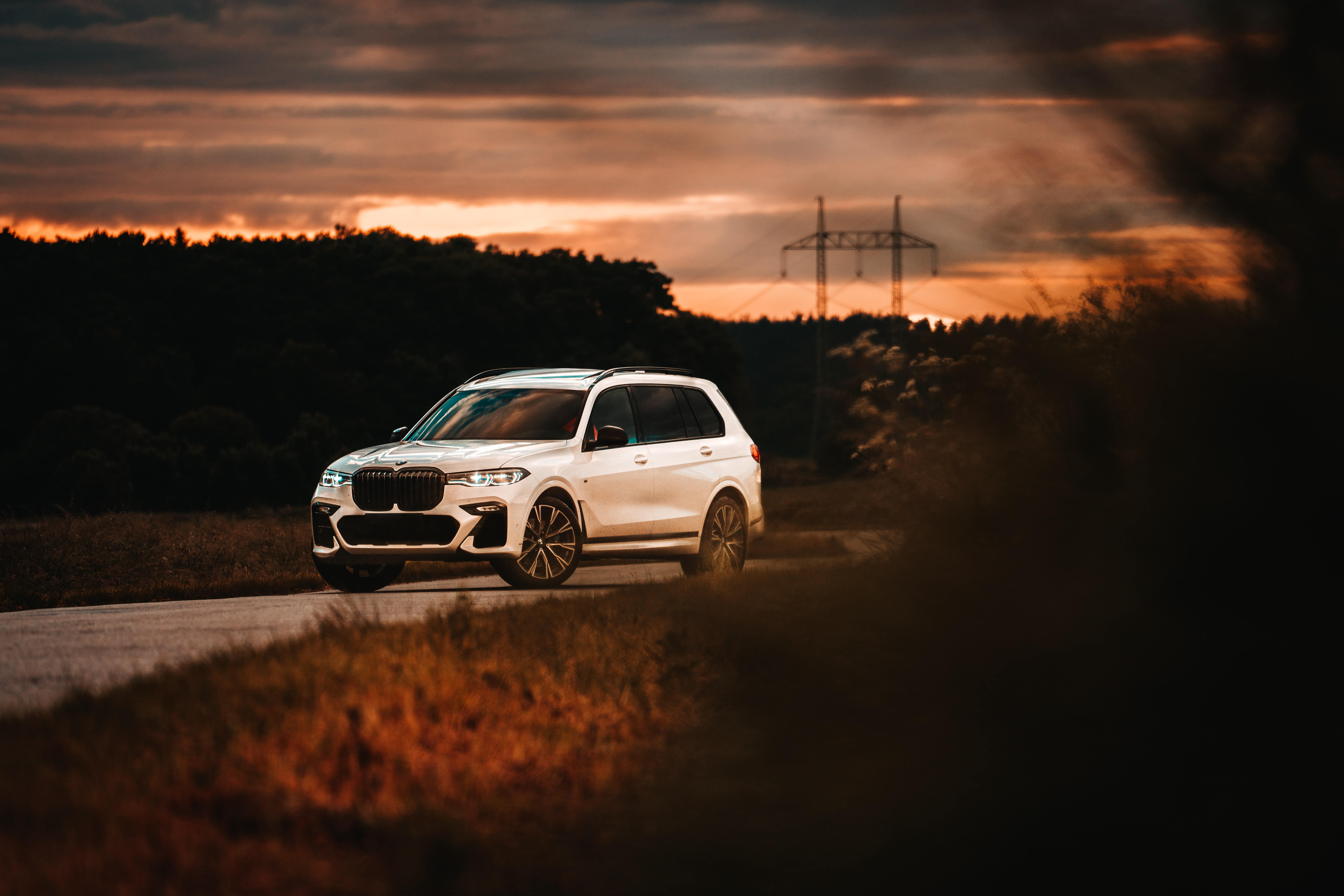 SUV en la carretera
