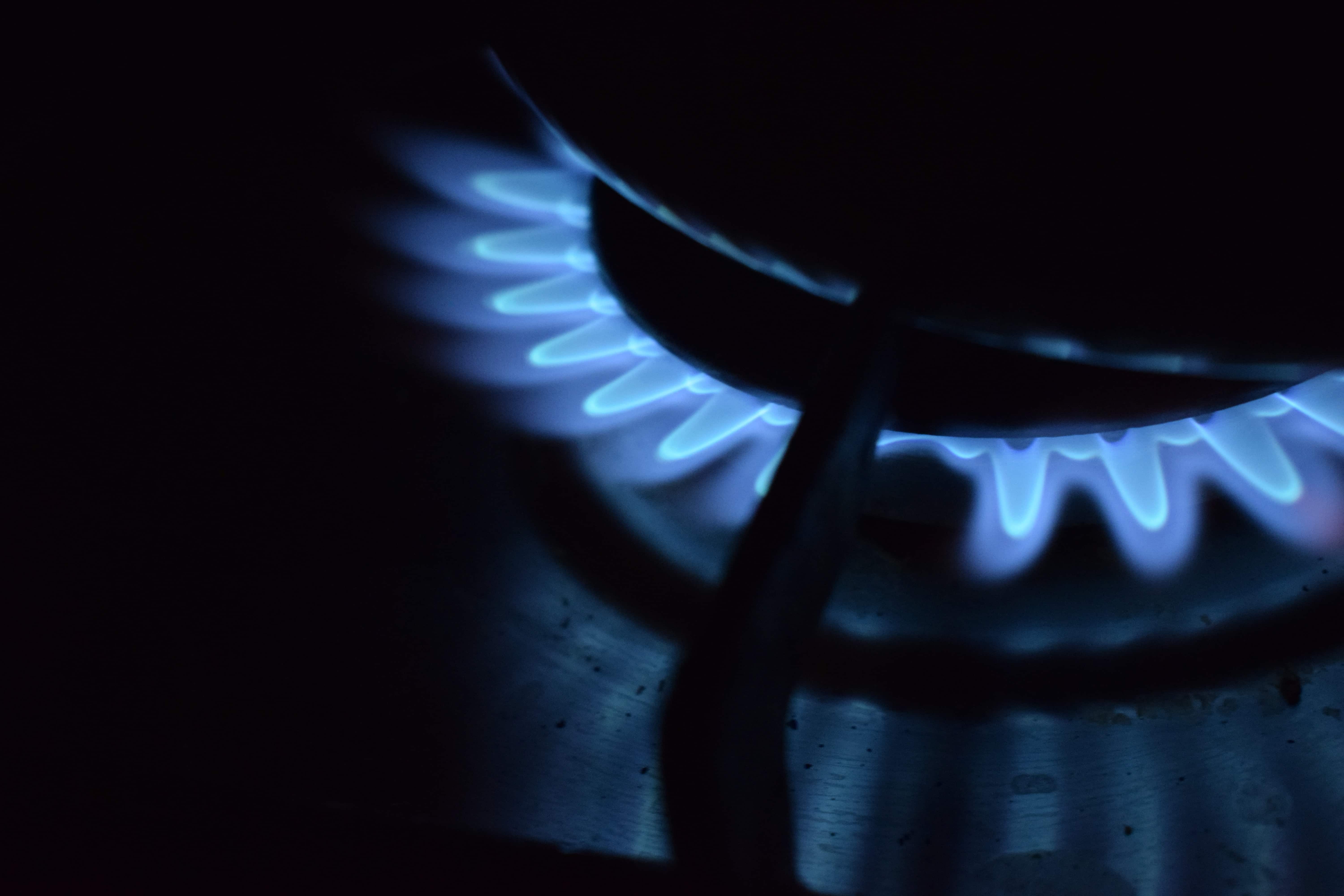 Quemador de cocina encendido