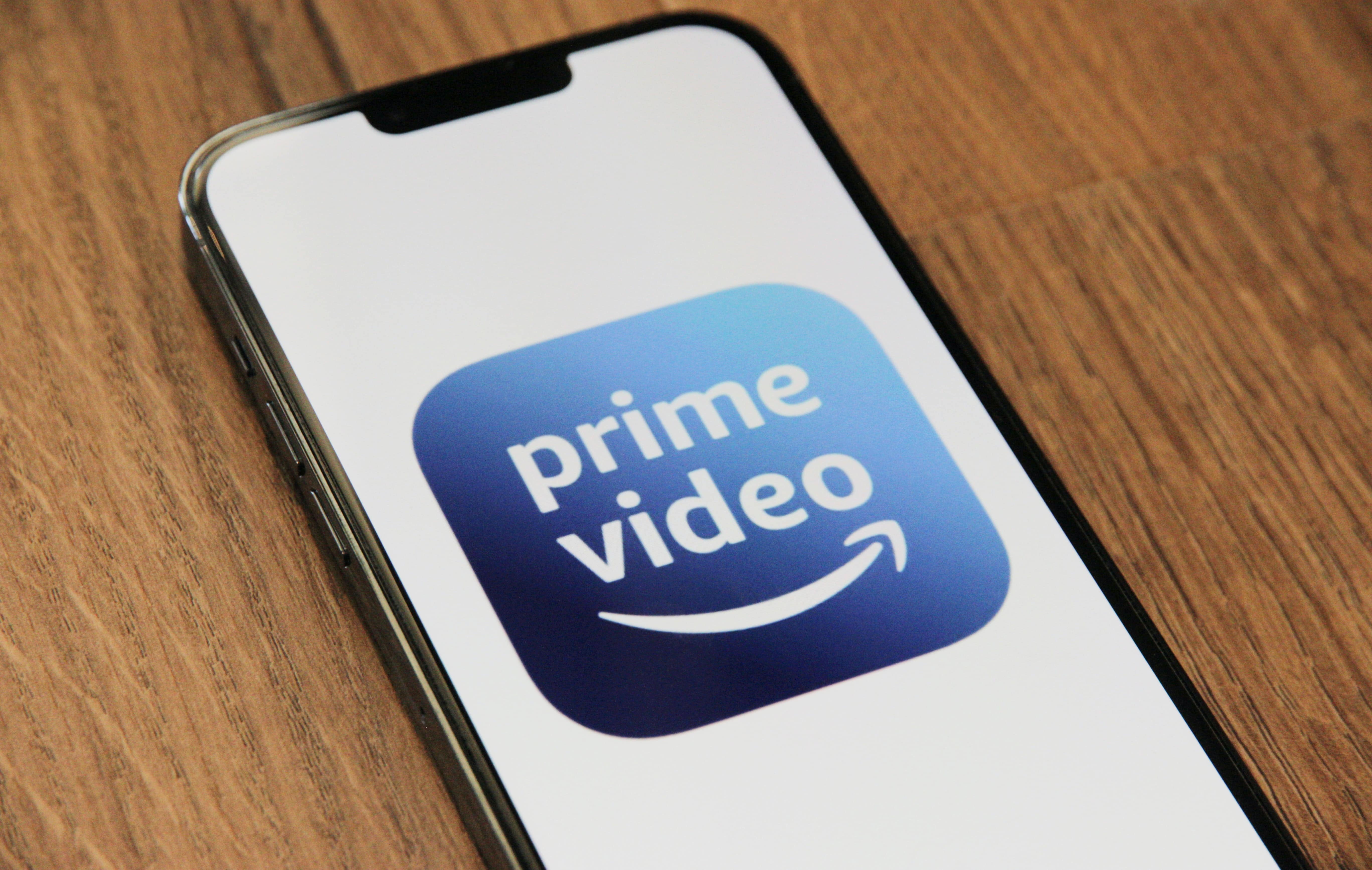 Smartphone con pantalla encendida