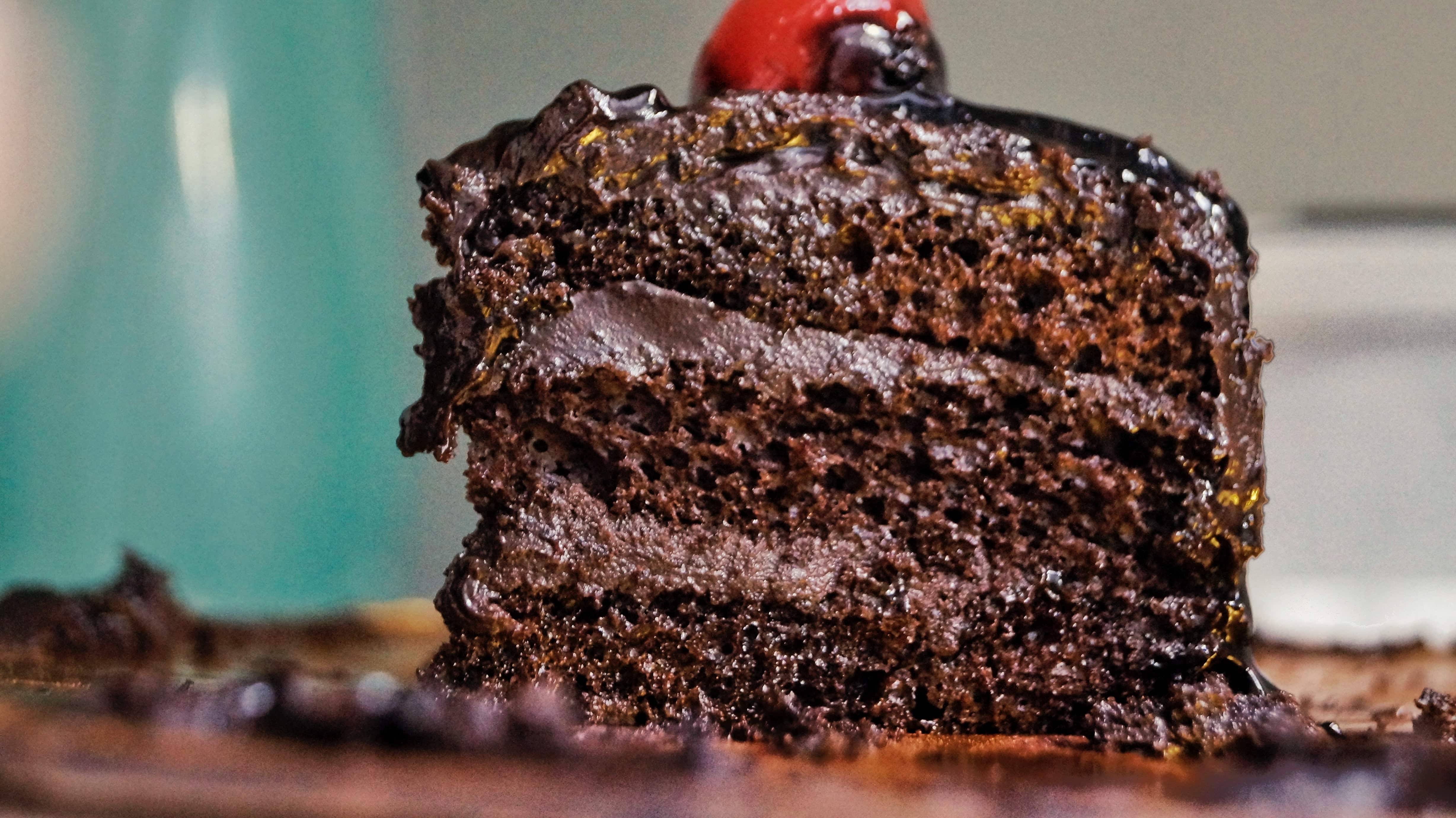 Porción de torta de chocolate
