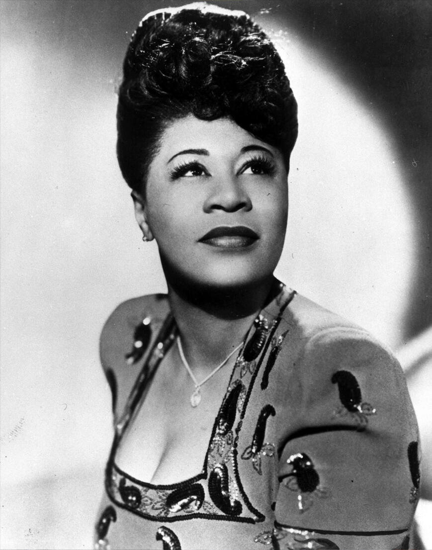 Retrato en blanco y negro de  Ella Fitzgerald 