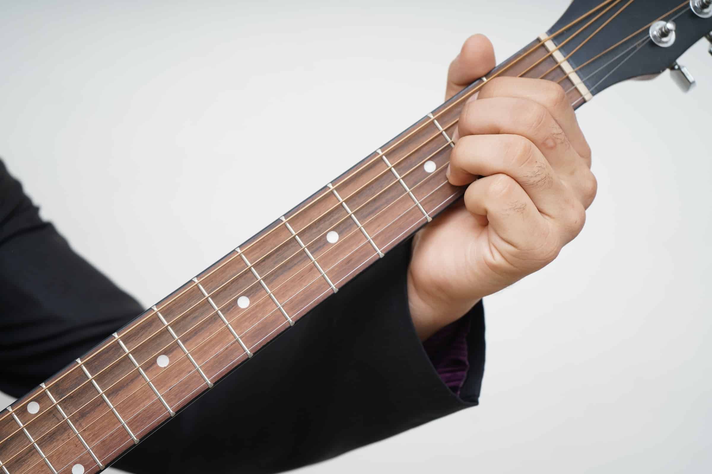 Guitarra para entrenar el oído en la música