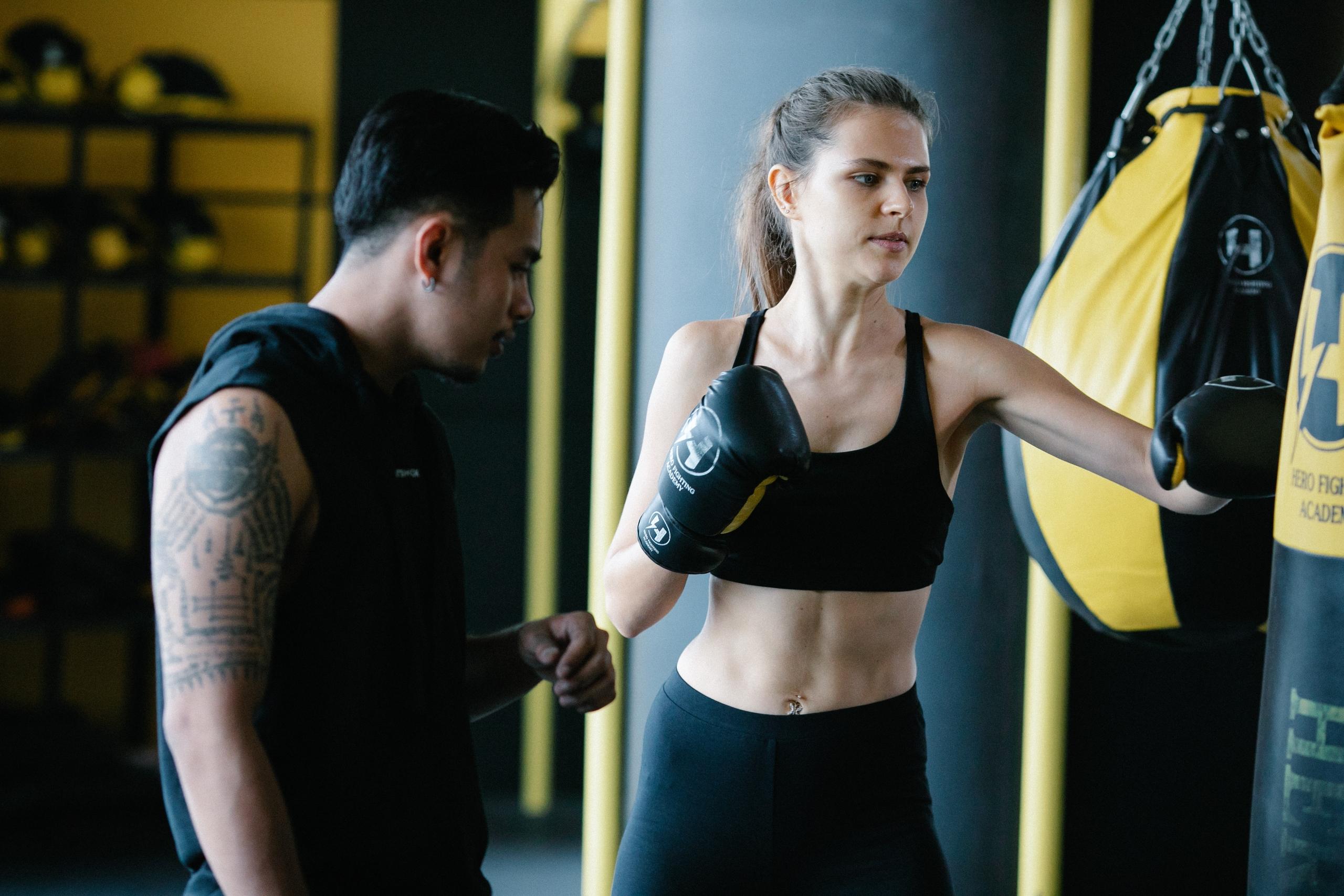 Guía de un personal trainer a su alumna
