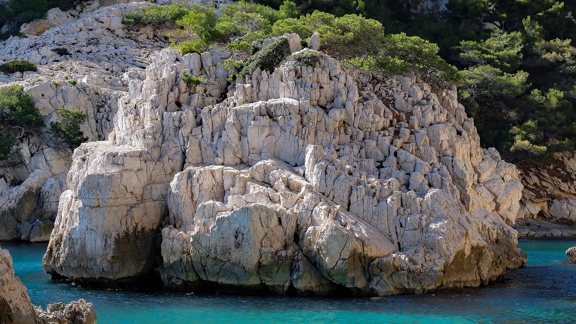 Les Calanques es una mezcla de rocas, accidentes geográficos y mar azul