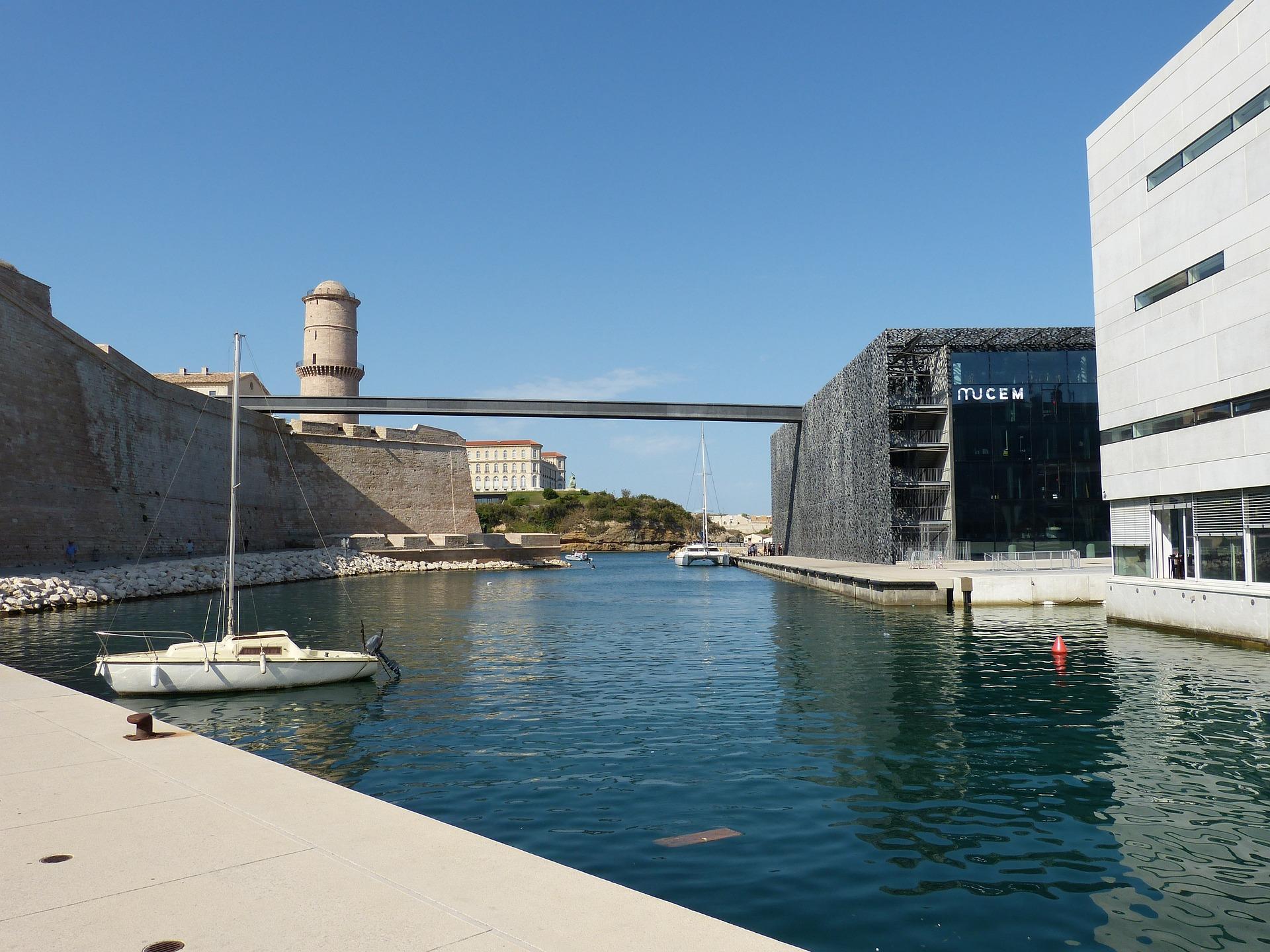 Vieux port posee muchas atracciones, como el MuCEM