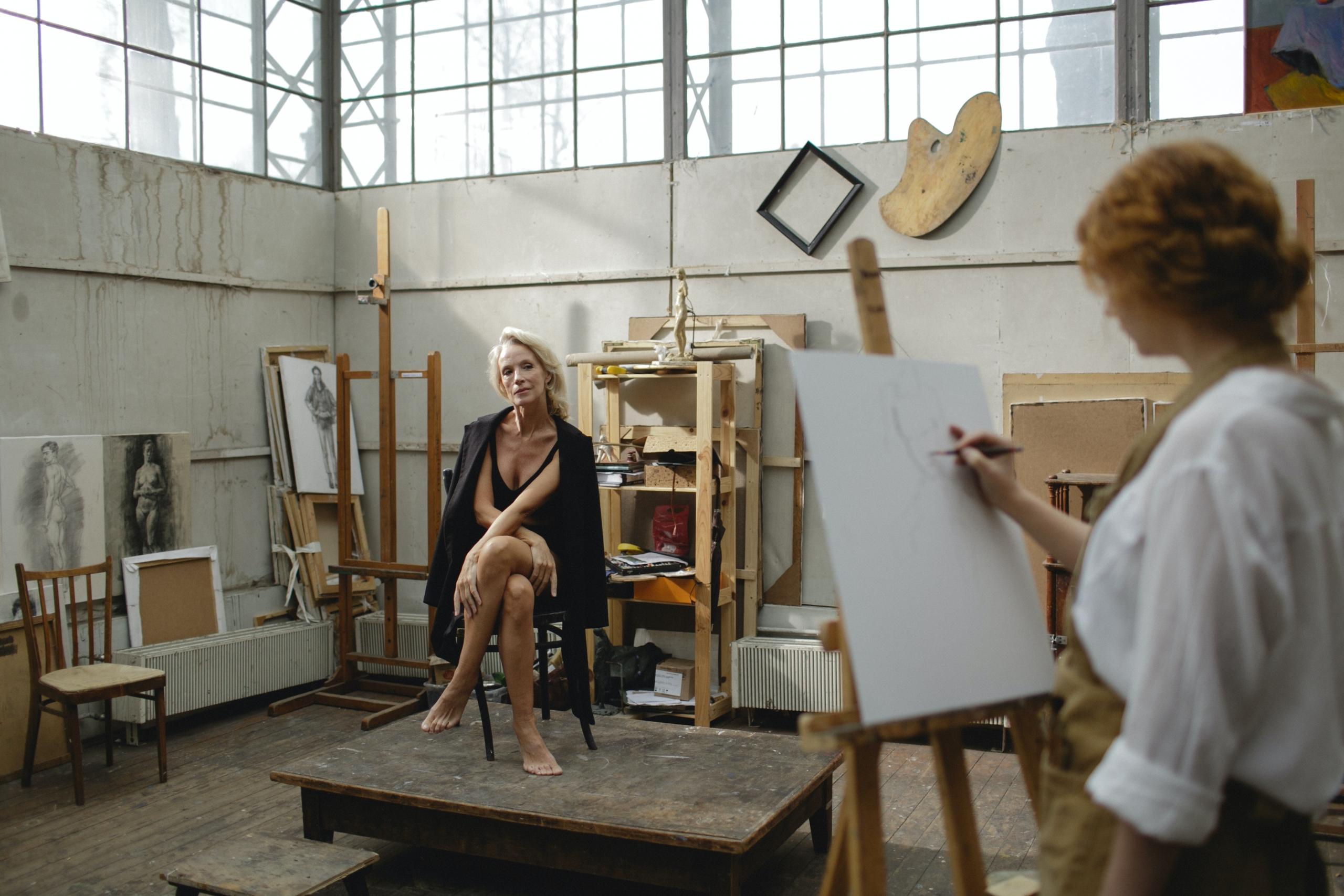 Pintar la figura humana necesita una modelo, es la mejor técnica.
