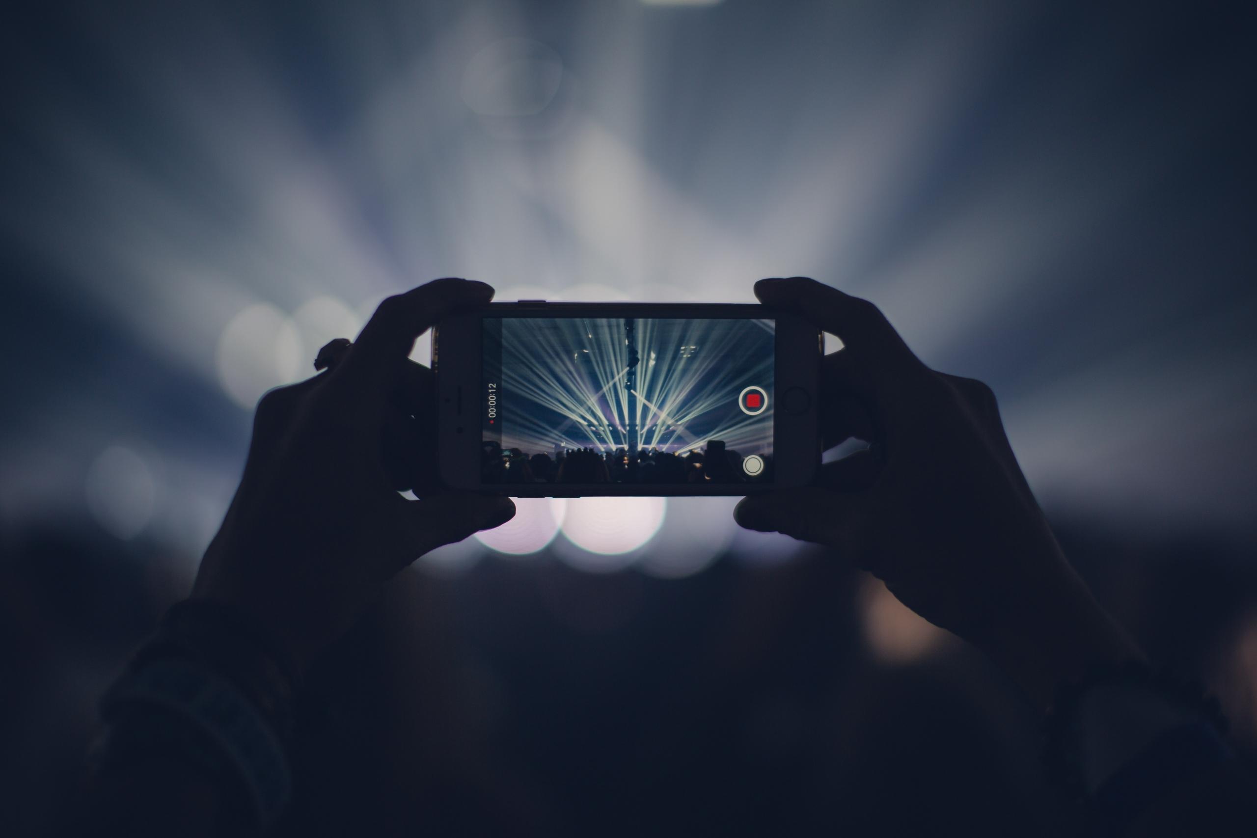 Todos quieren fotografiar el gran escenario de la quinta Vergara