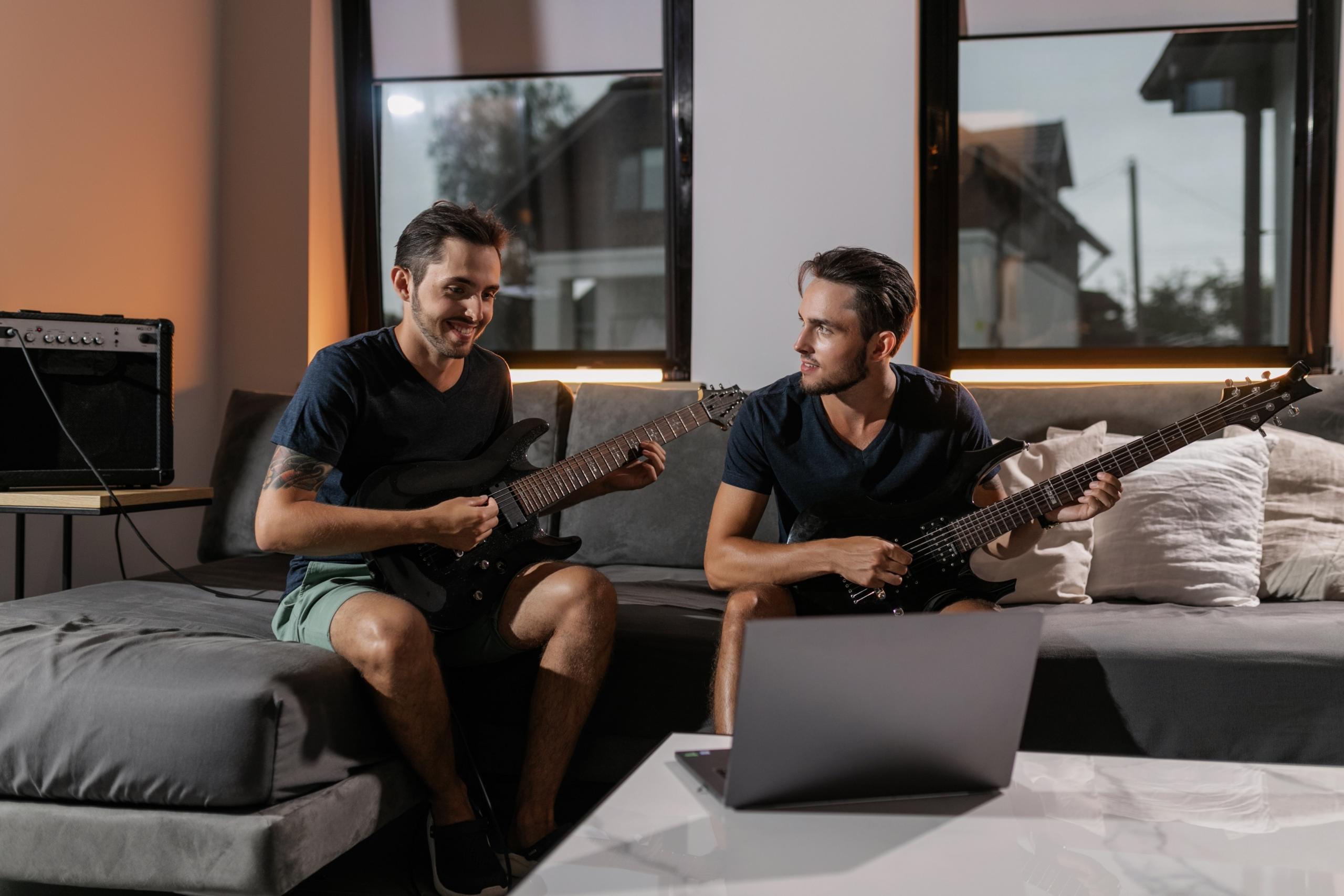 Las guitarras PRS están hechas de madera de calidad y con una electrónica sobresaliendo.
