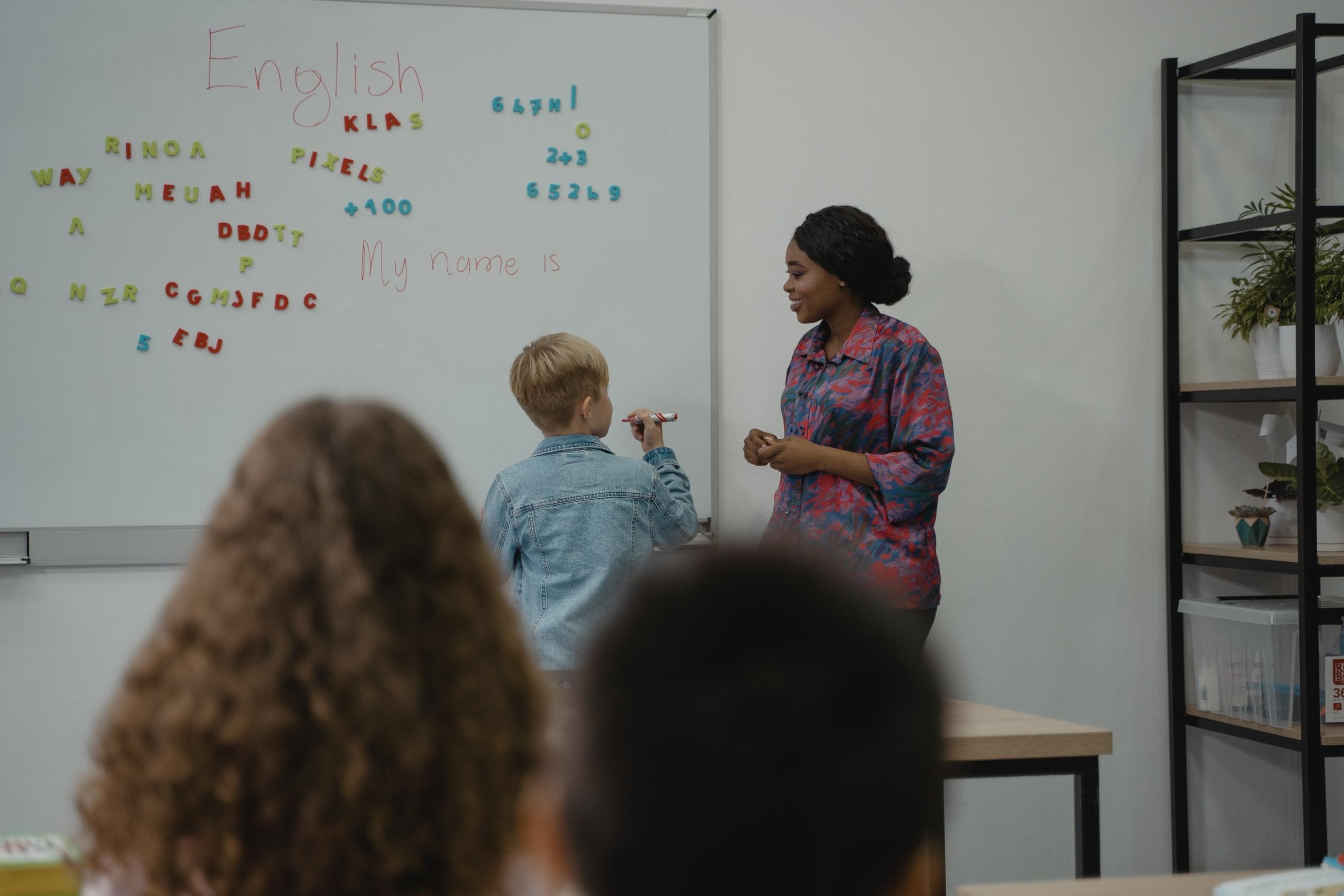 Aprender inglés en el colegio es una oportunidad para adquirir el idioma desde pequeños