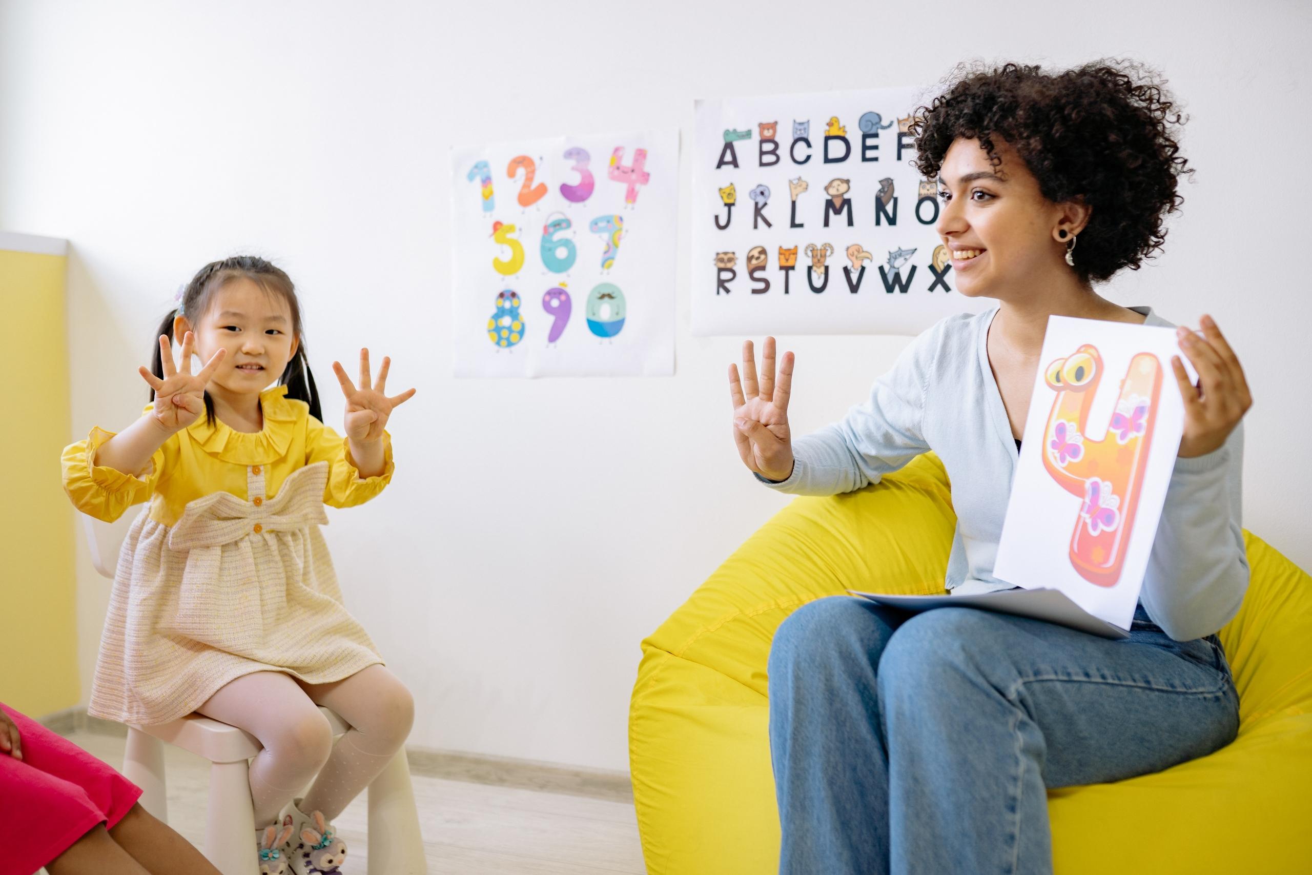 Aprender los números y los colores son una tema recurrente en el aprendizaje del inglés.