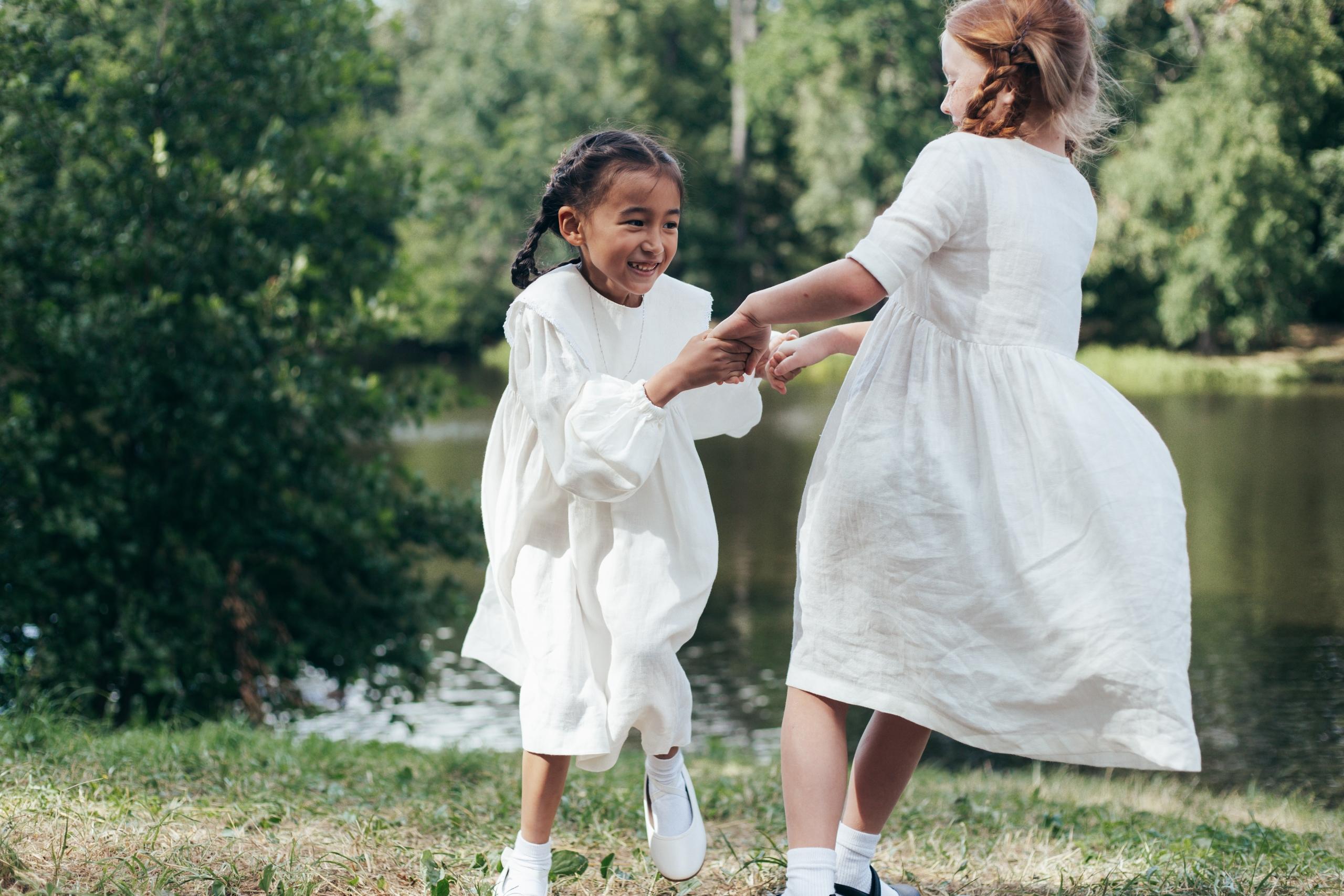 Bailar y disfrutar en un ejercicio para el físico y el alma de los niños