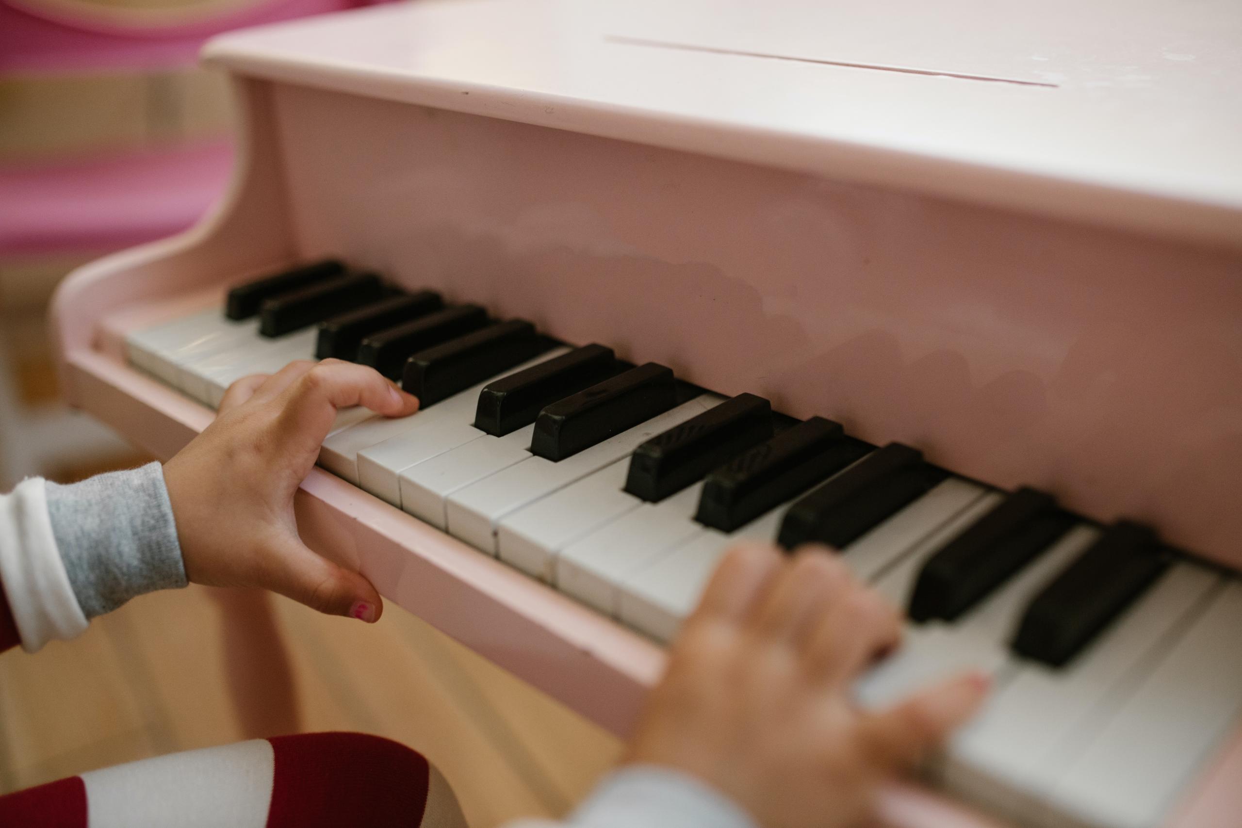La técnica se mantienen cuando se toca el piano, no importa el tipo de piano que sea.