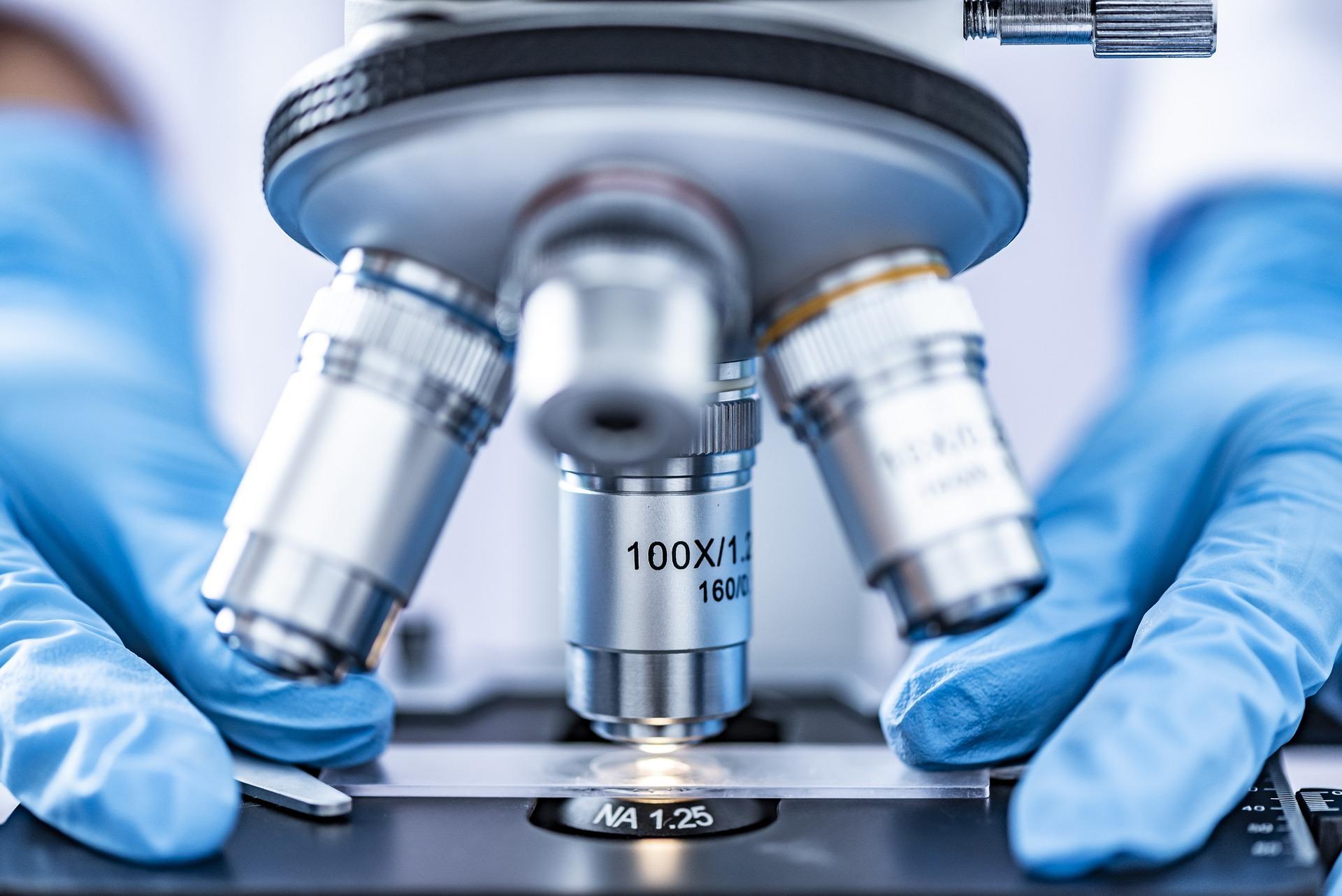 La bioingeniería combina aspecto d ela ingeniería con la biología y aspectos técnicos. 