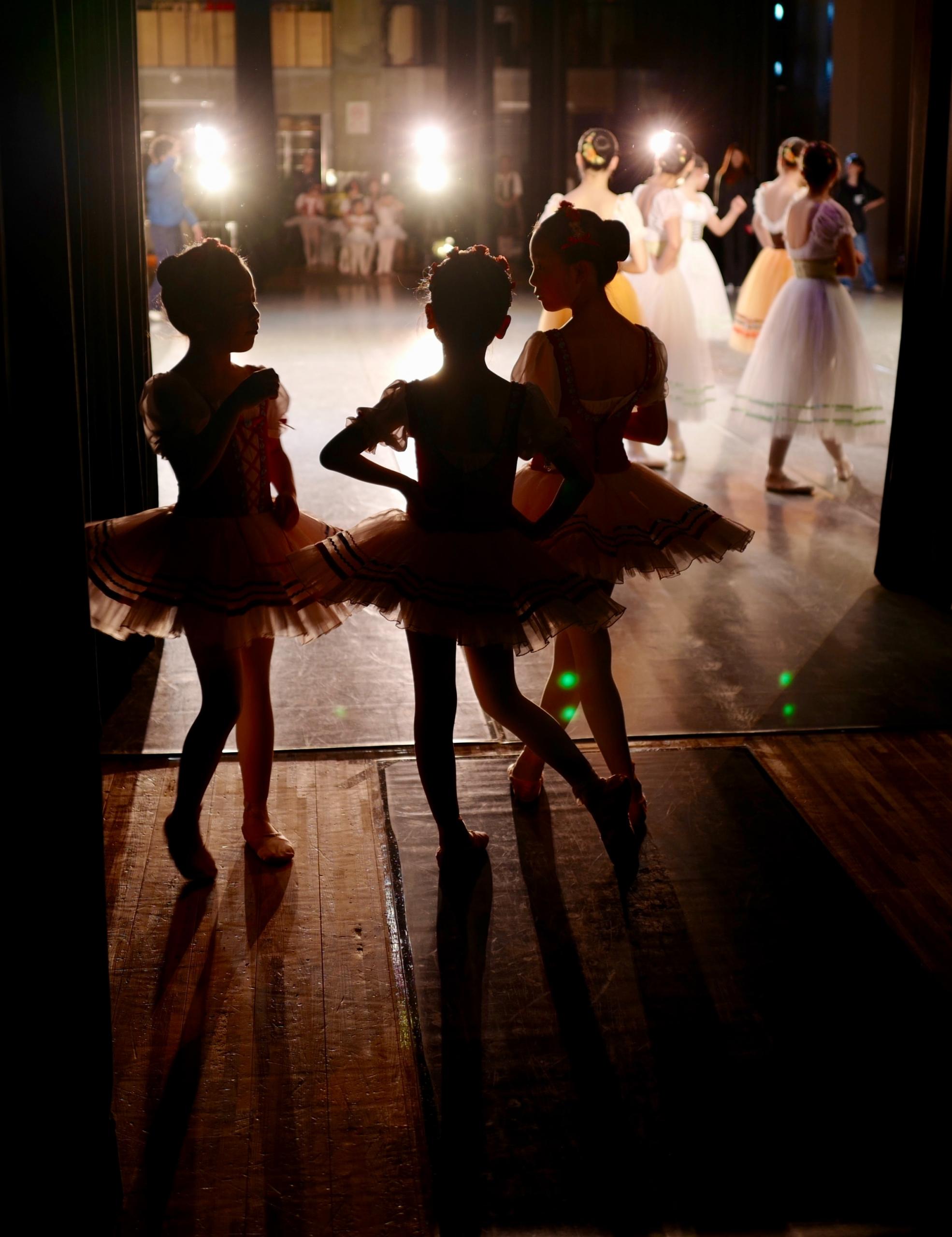 Niñas bailando ballet