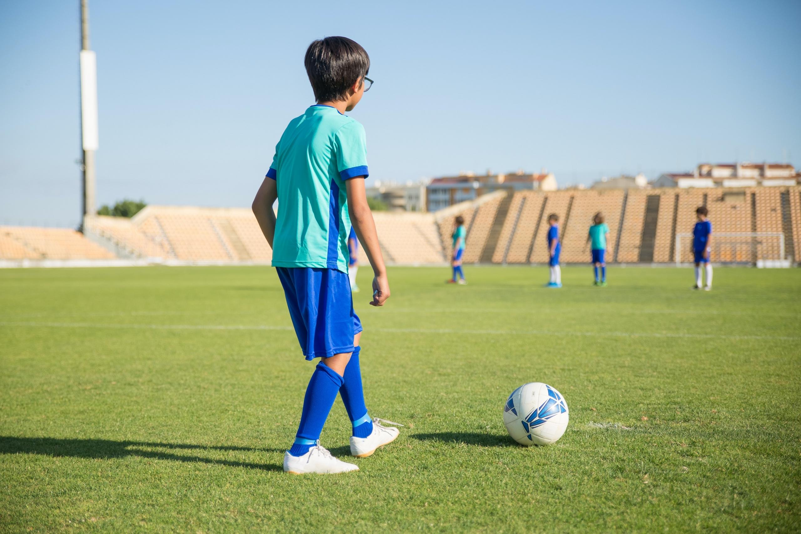 Las escuela de futbol de la región metropolitana están capacitadas para ayudar a cualquier niño o niña que desee llegar a ser profesional.