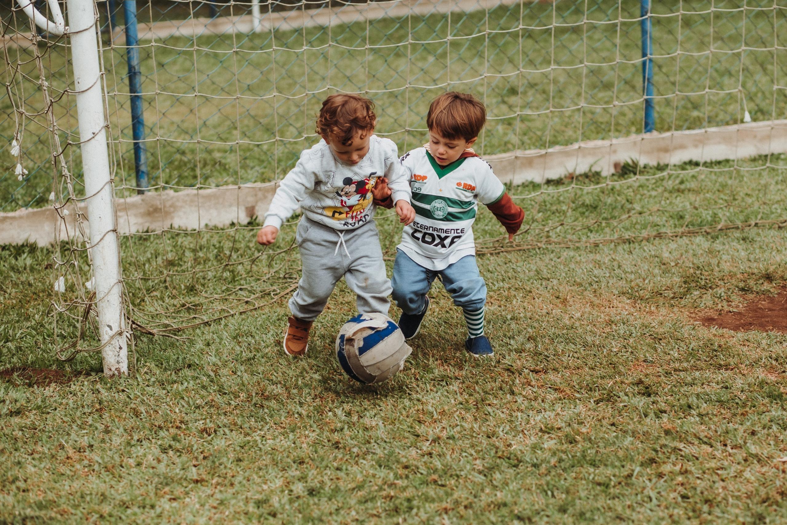 El fútbol es un deporte leyenda que ha crecido en el mundo y ha inspirado múltiples escuelas de fútbol. 