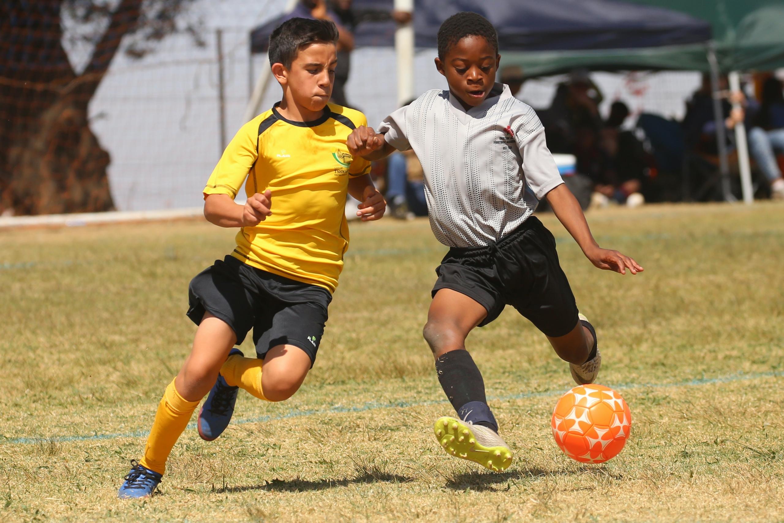 En el centro del país existen gran cantidad de escuelas de fútbol.