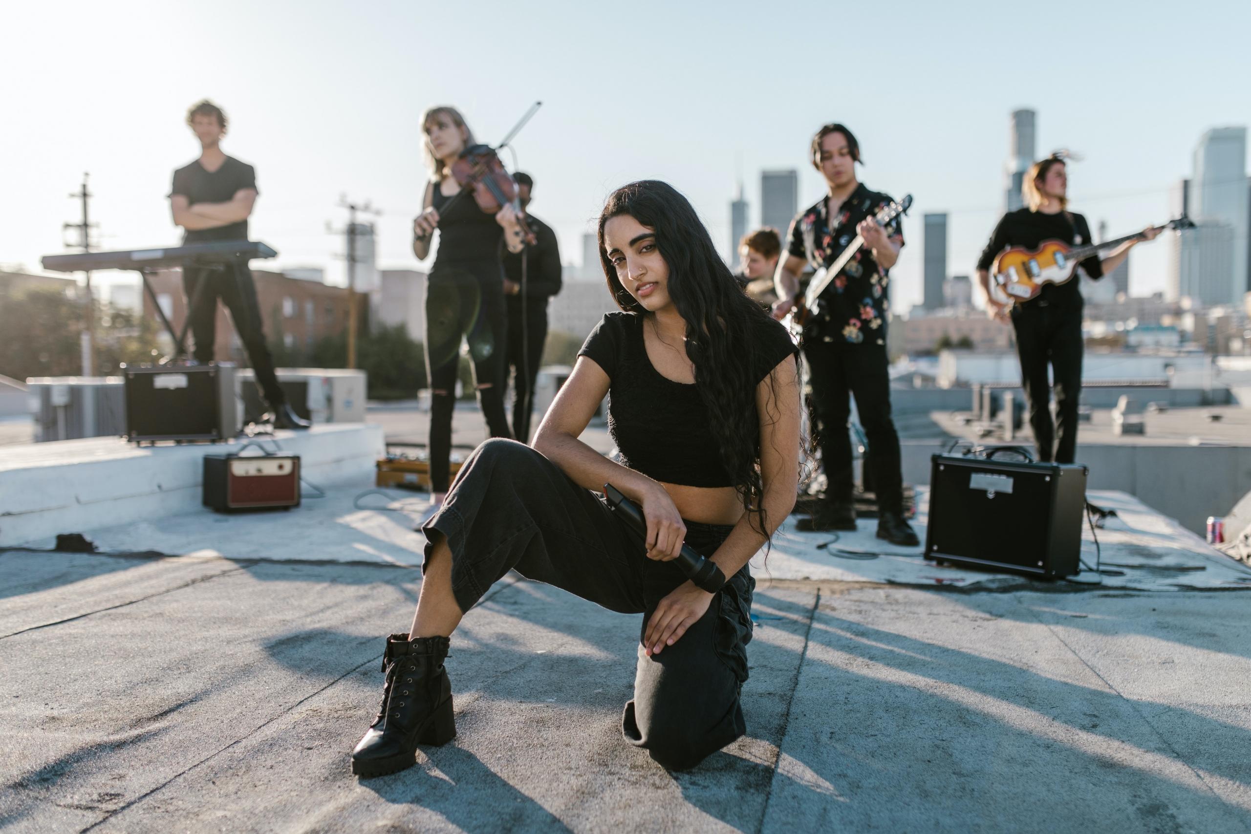 La música y toda obra artistica tiene que ser registrada y protegida por ley.