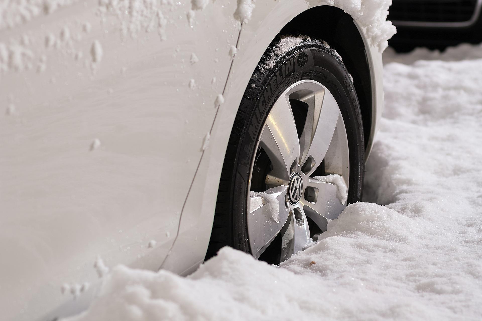 La conducción con nieve requiere preocupación por aspectos técnicos y humanos.