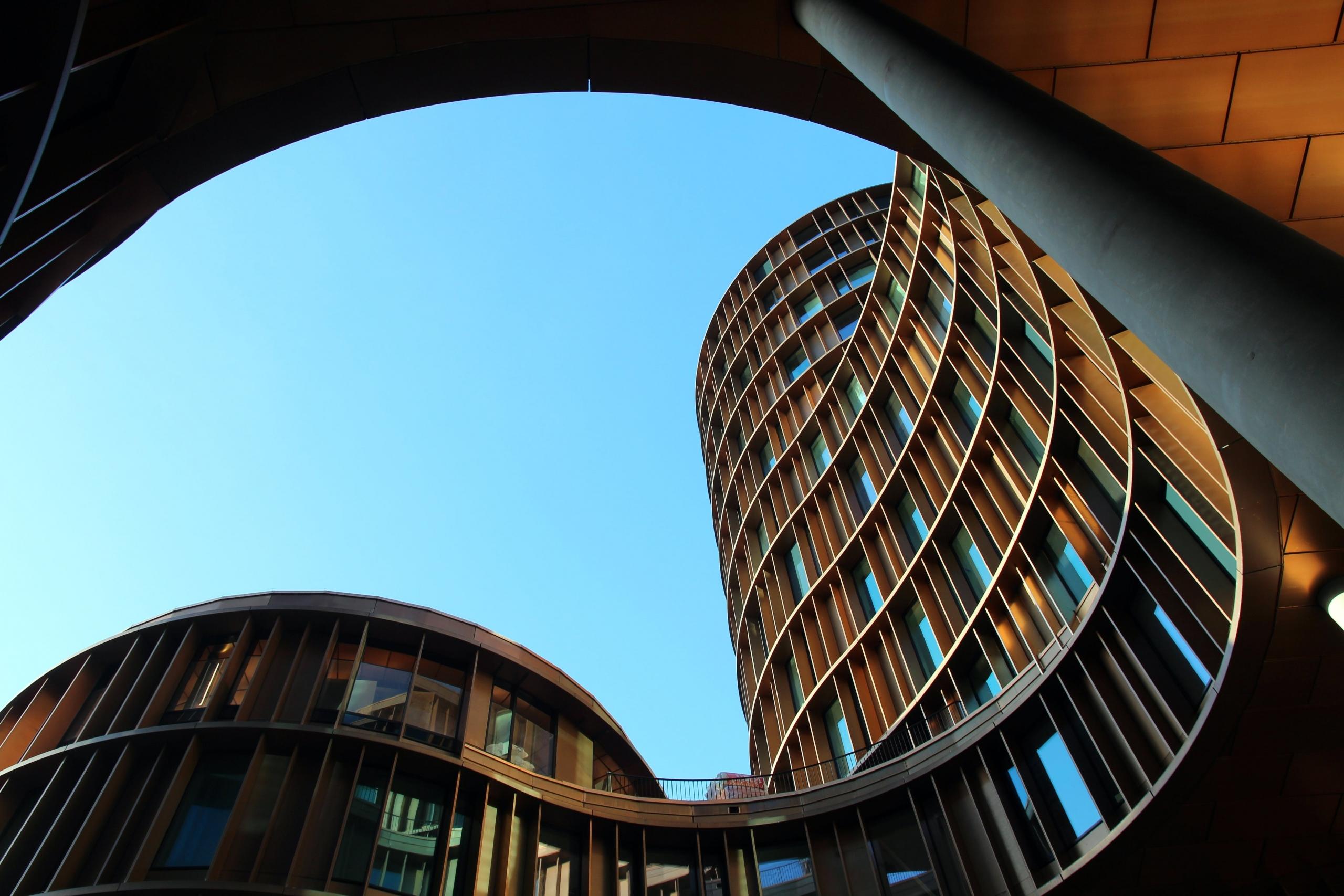 Un edificio puede ser una repetición de formas y creaciones innovadoras. 
