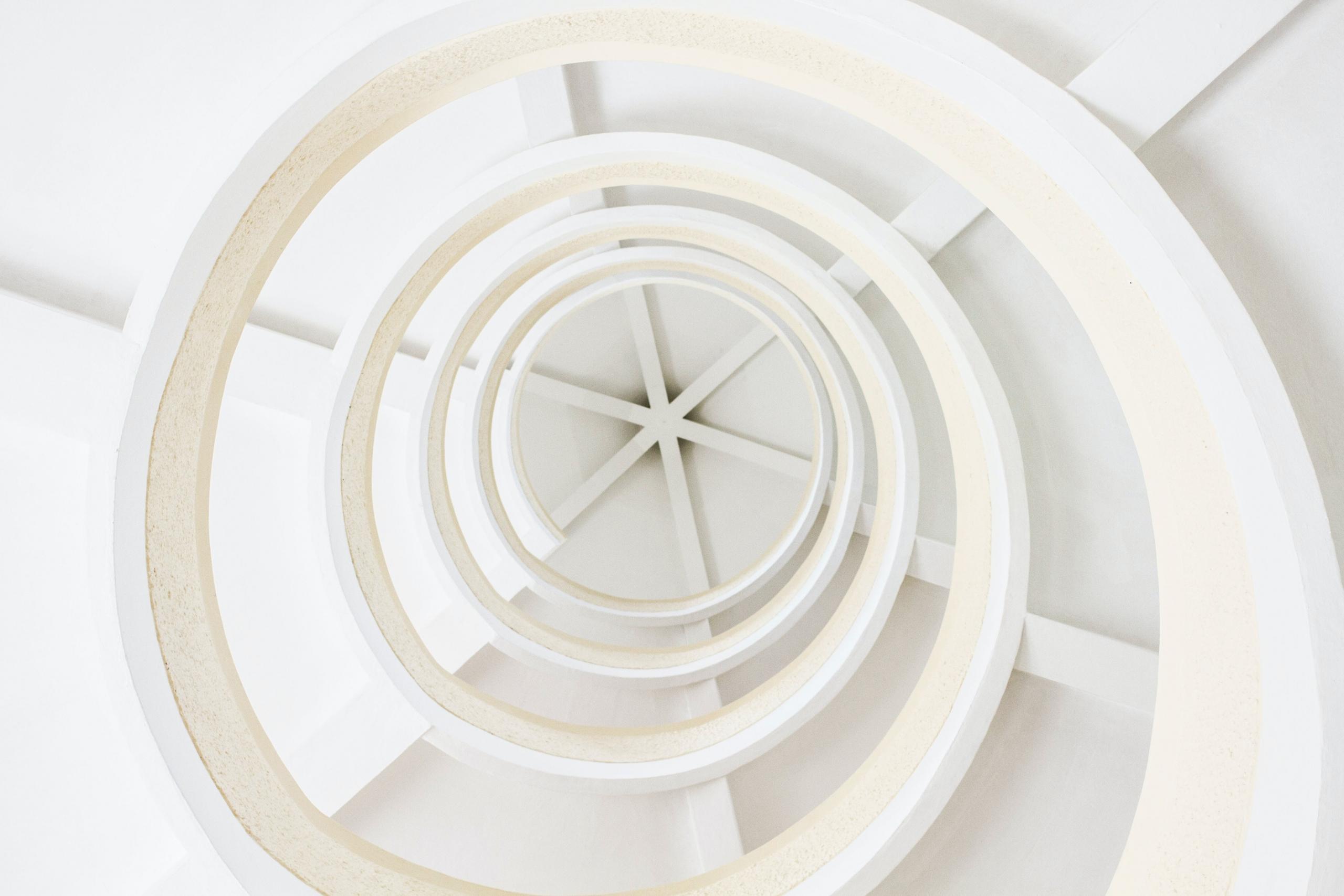 En la arquitectura la forma del espiral de Fibonacci es constante.