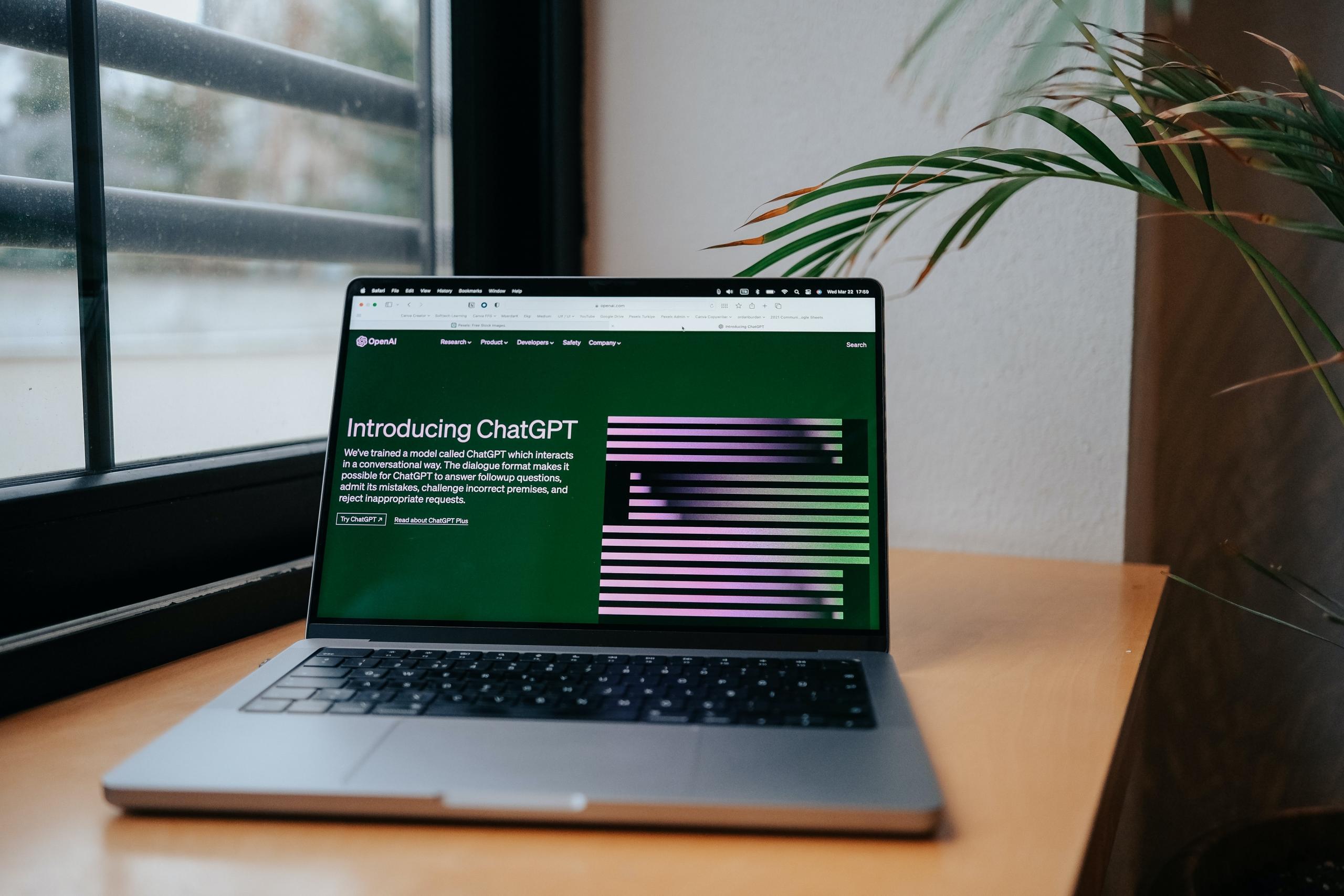 Chat Gtp trabaja con datos prestablecidos a los acude para combinarlos.