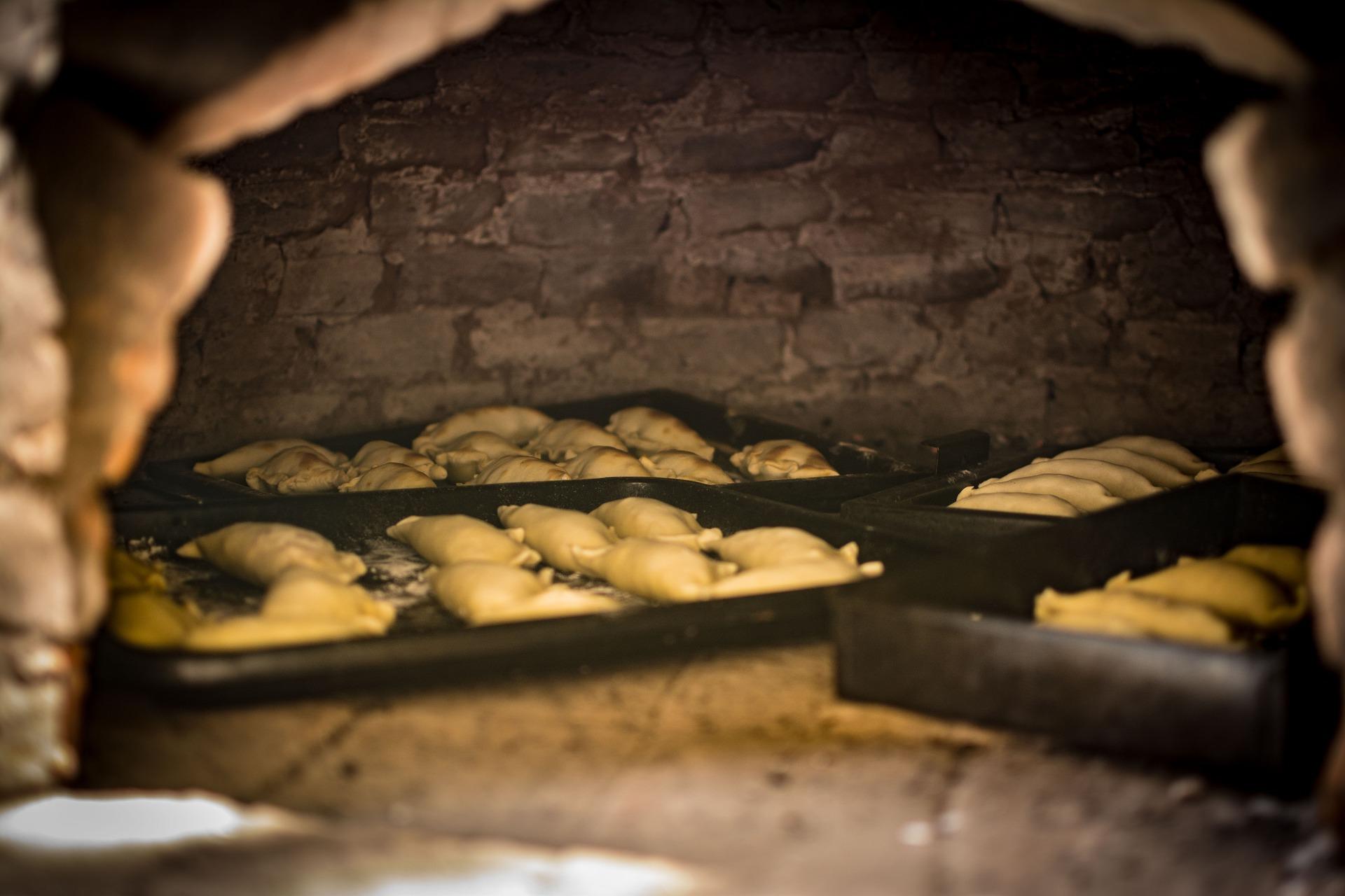 Las empanadas son un plato de preparación frita y al horno. 