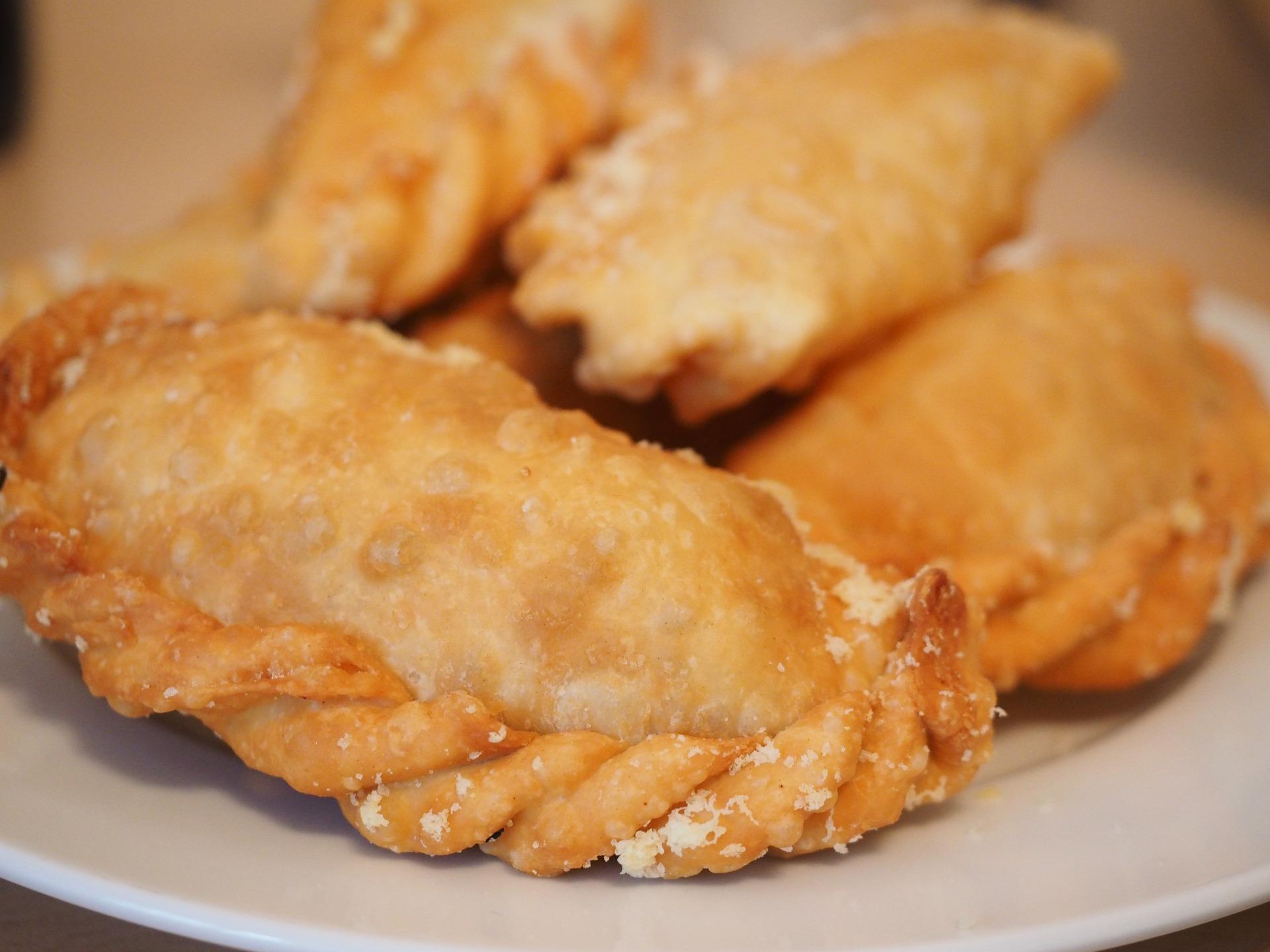 Las epanadas de marisco son un clásico de las vacaciones en la playa. 