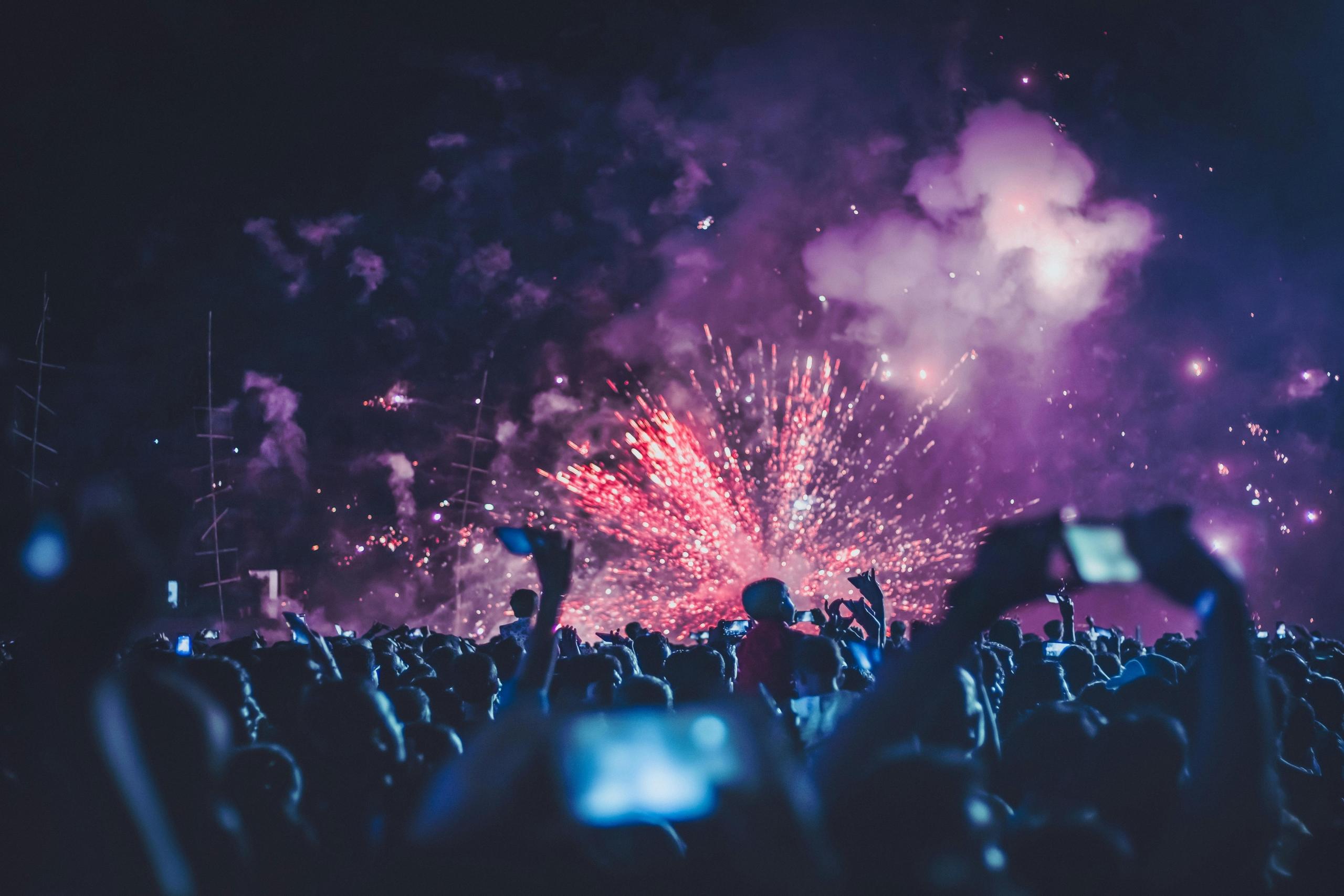 Las personas que asisten a Coachella disfrutan de varios días de música ininterrumpida.