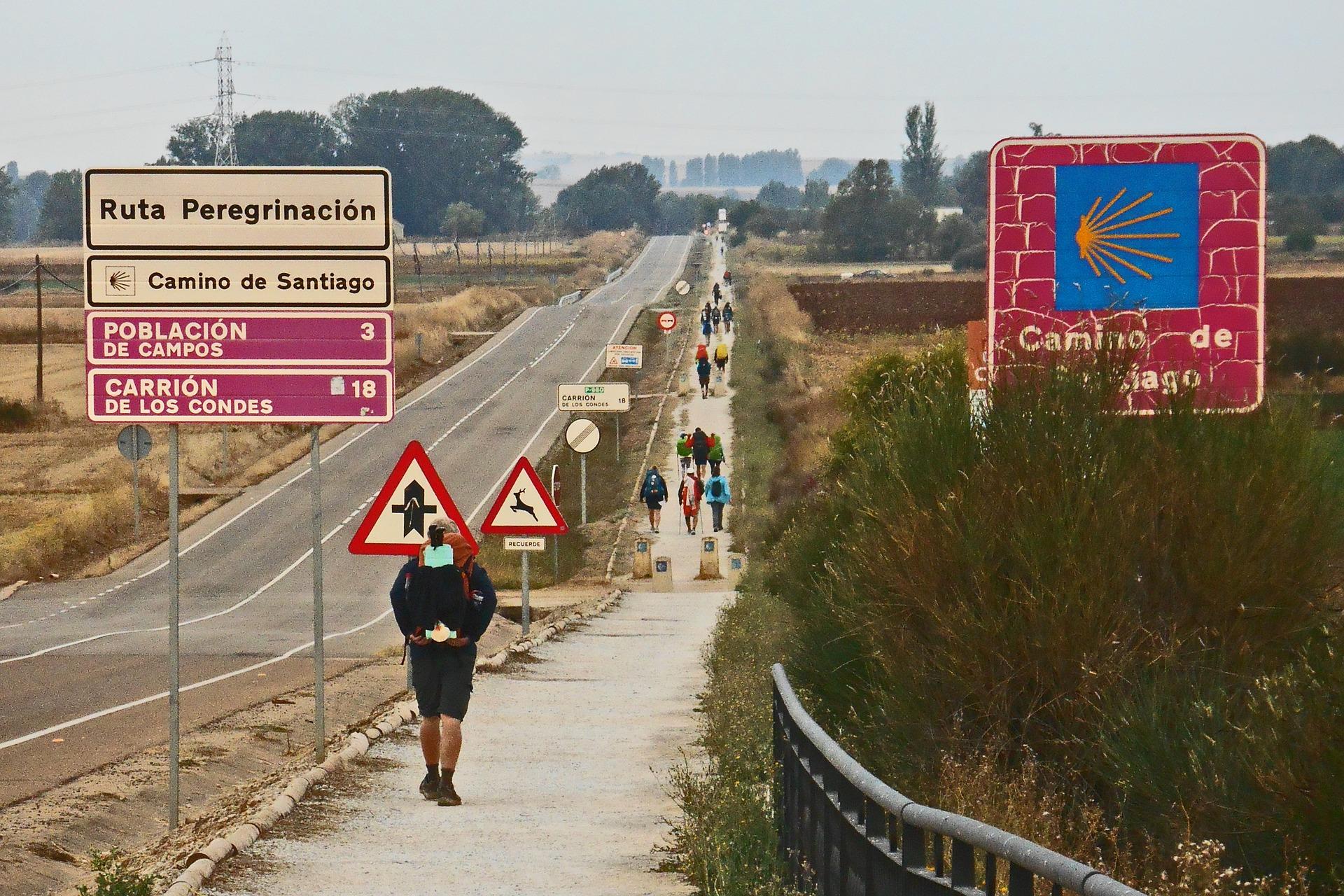 Caminar hacia Santiago de Compostela tiene una razón espiritual.