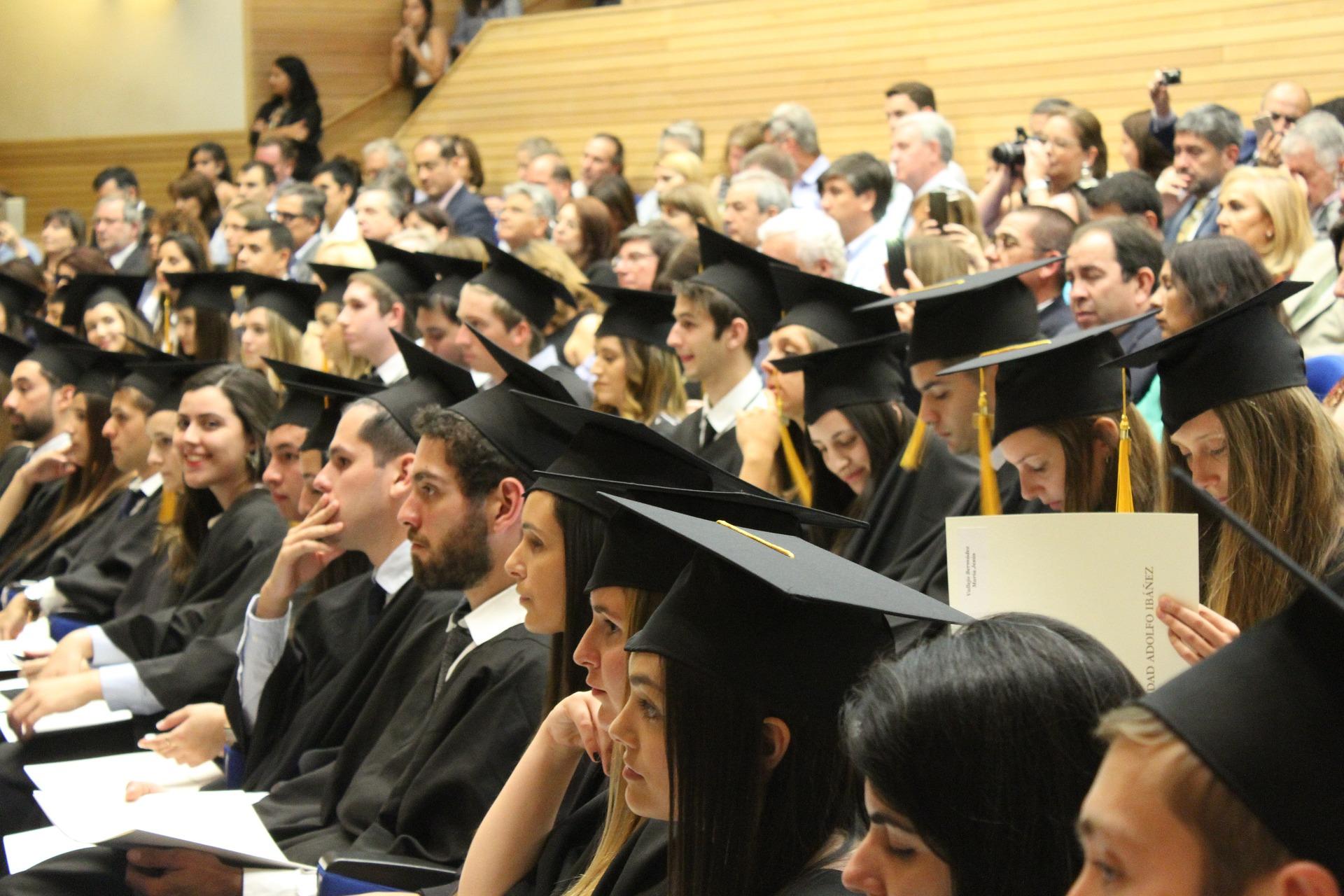 Estudiar una carrera en Canadá puede ser muy costosa.