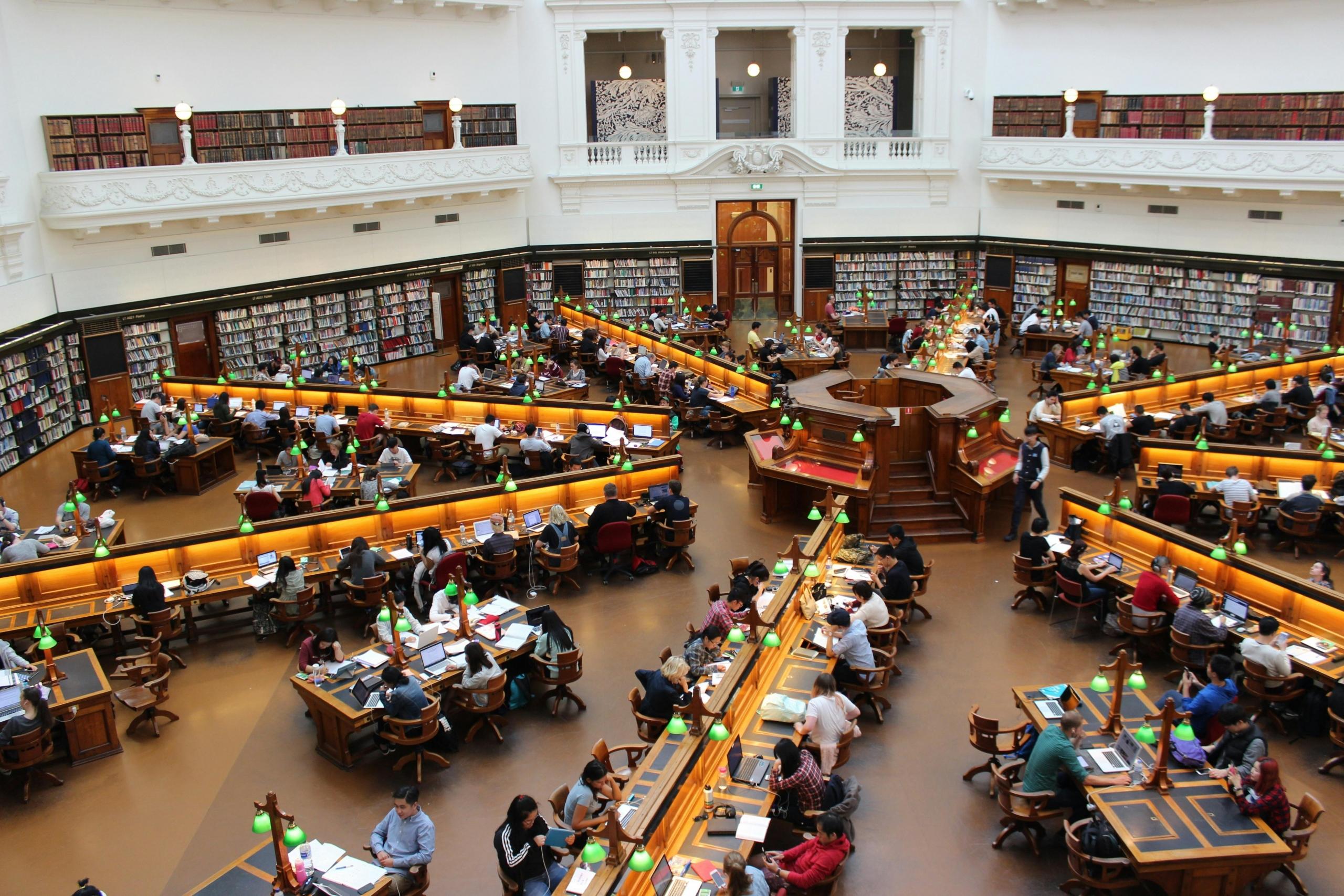 Un alumno de latinoamerica necesitaría para estudiar en inglaterra una beca
