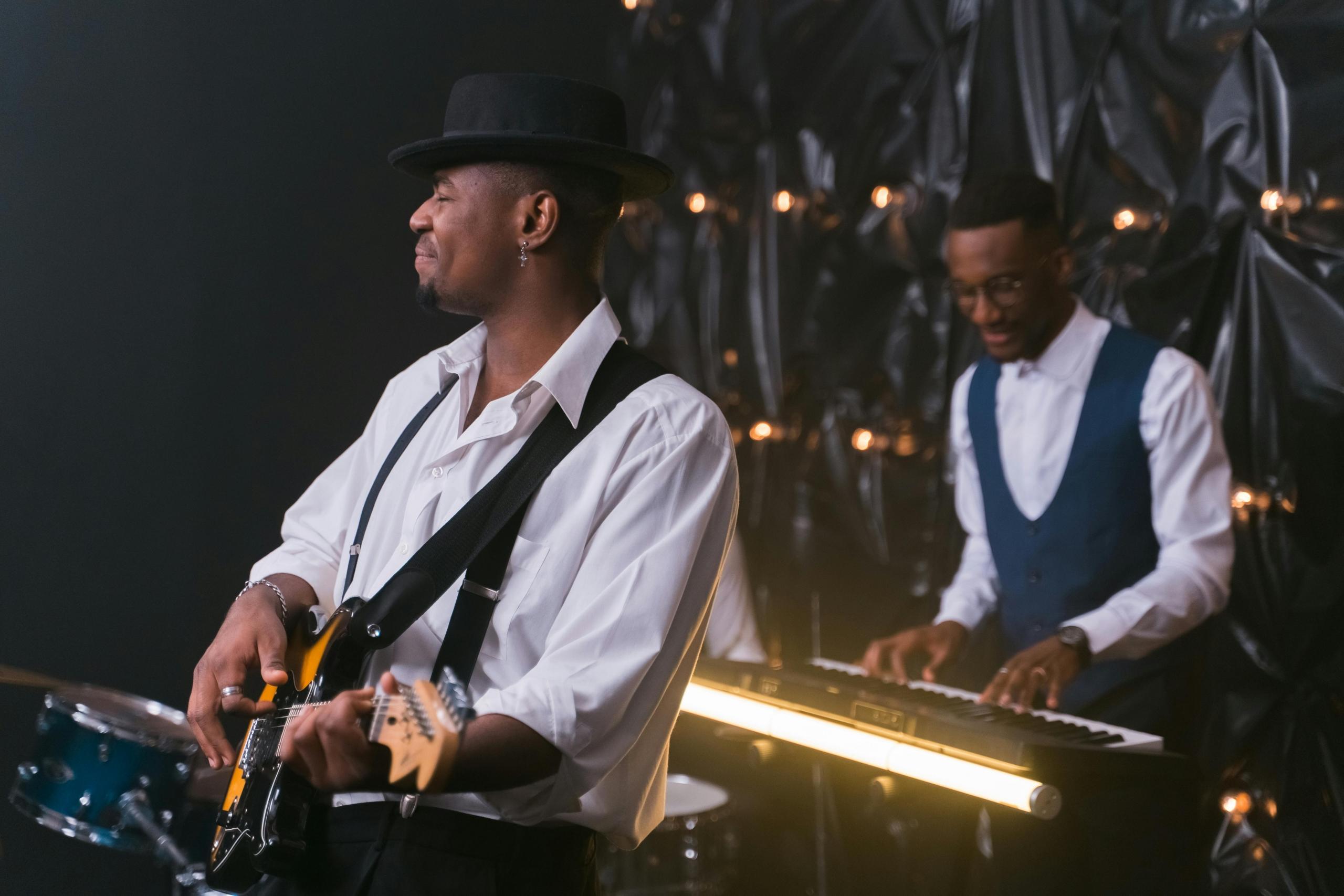 Los músicos de jazz tienen que ser capaz de improvisar y componer.