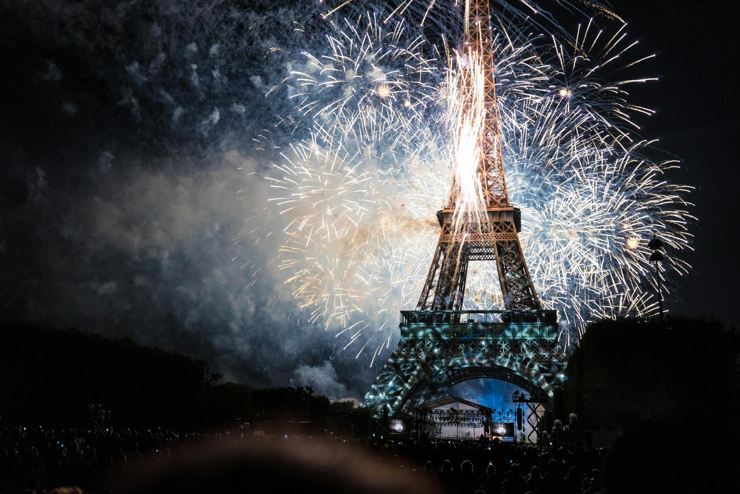 Toda celebración en Francia implica fiesta, música y fuegos artificiales.