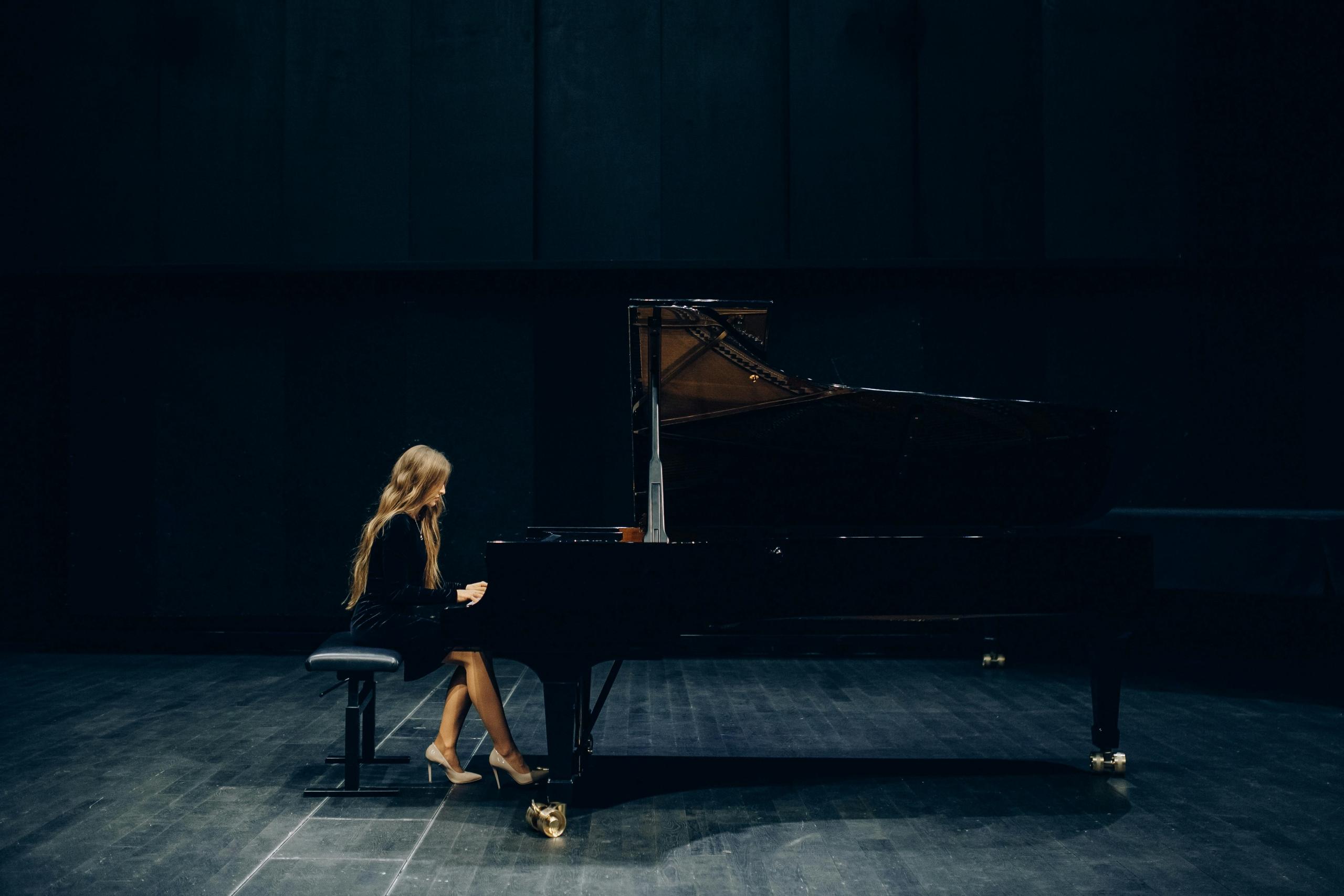 El piano es un sólo instrumento, pero puede producir múltiples sonidos y universos.