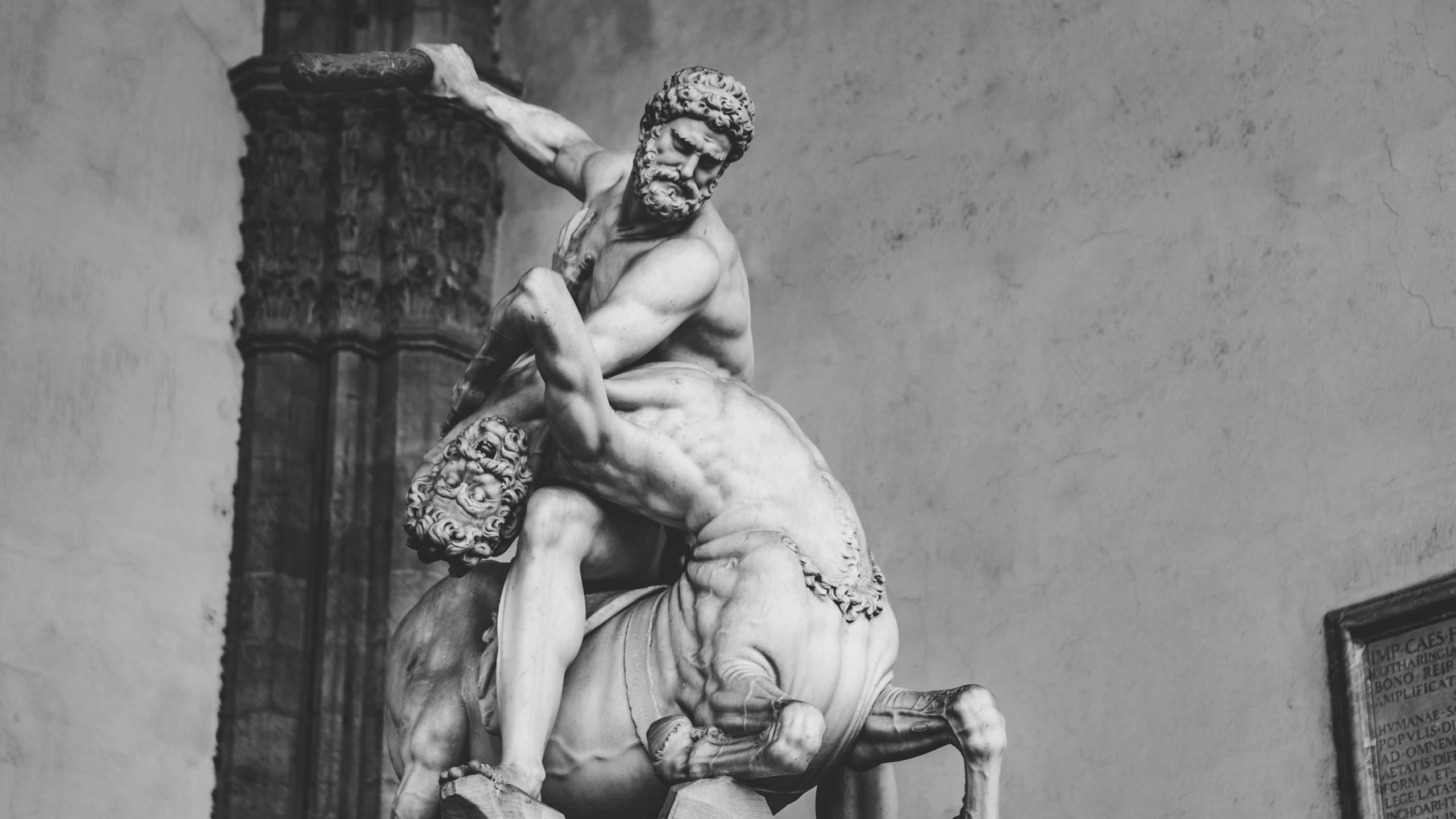 Las esculturas plasman, magistralmente, un momento del ser humano.