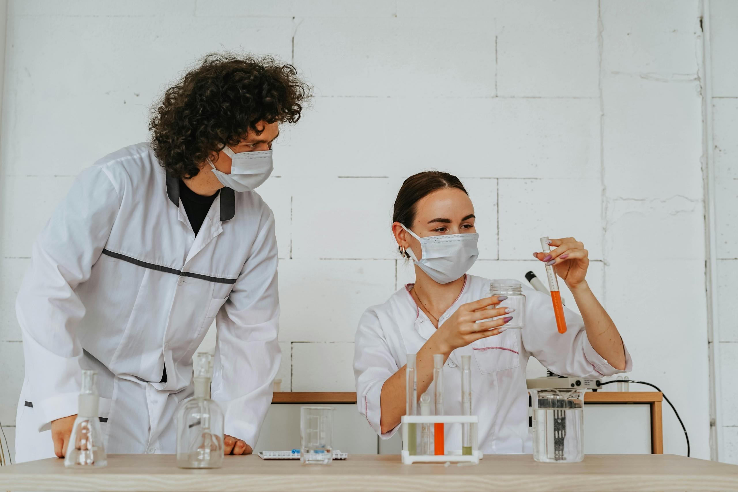 Los profesionales de la química son muy importante para el desarrollo del país. 
