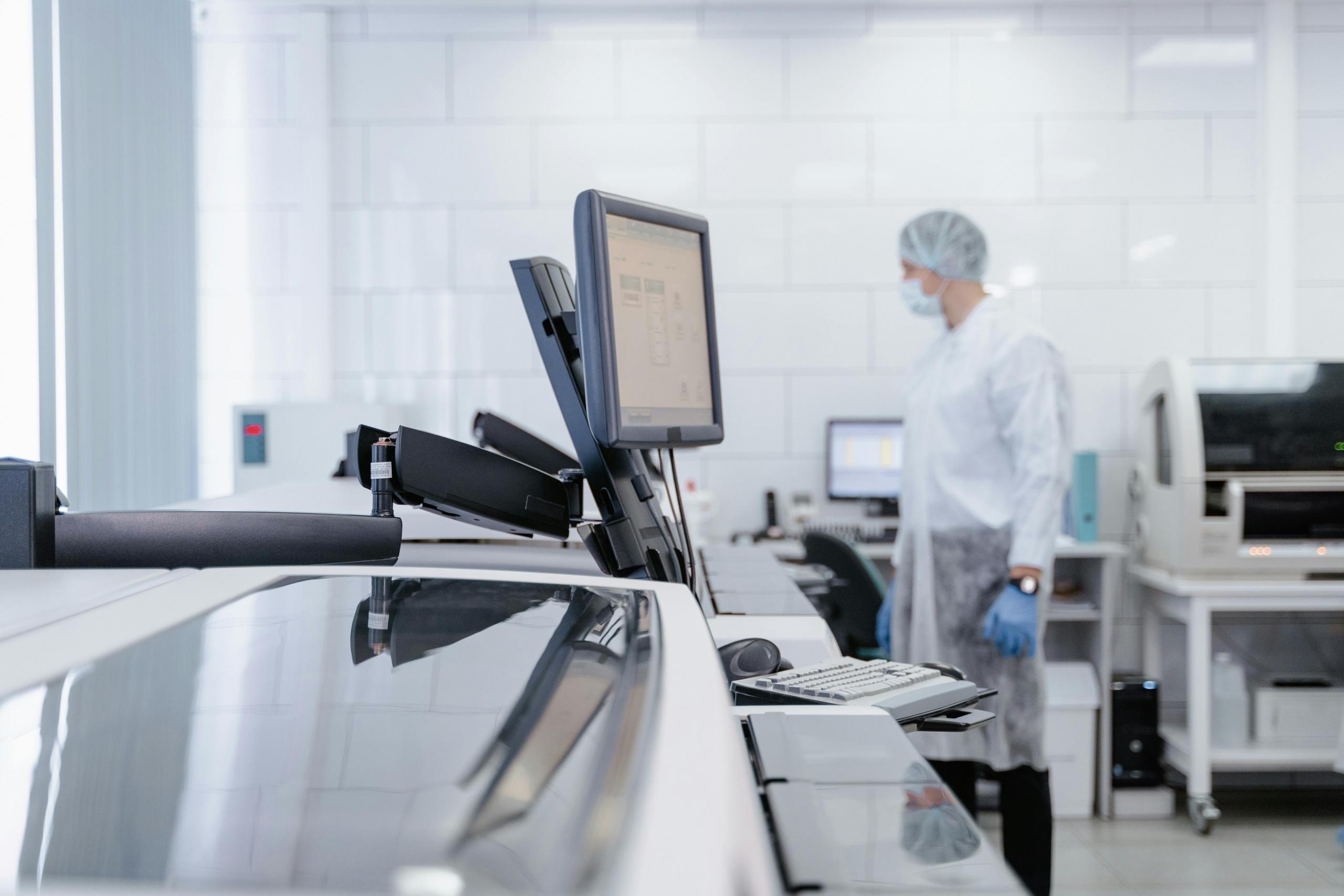 Los profesionales de la química crear y supervisan el uso de medicamentos. 