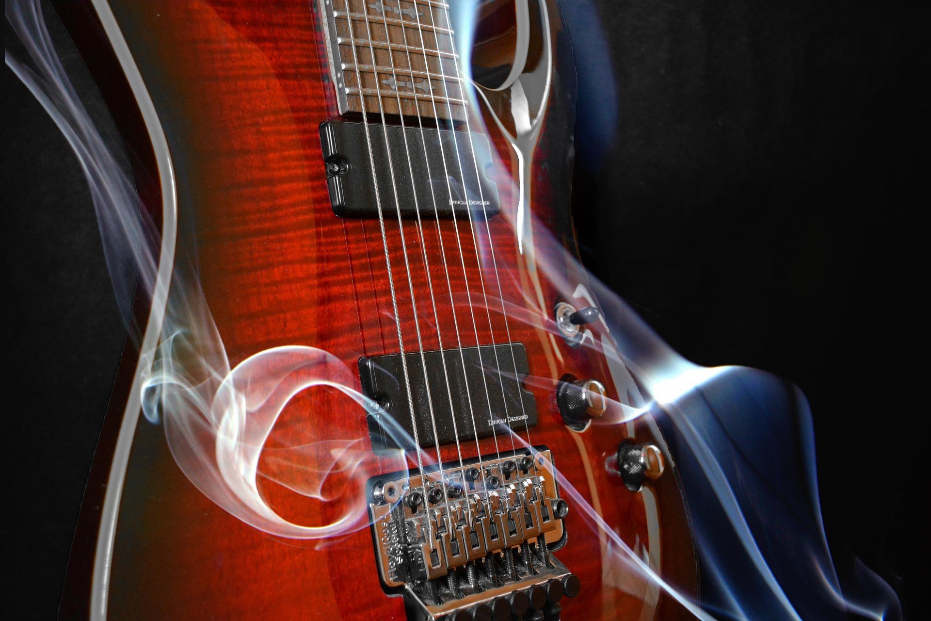 Las guitarras son instrumentos que pueden usar diestros y zurdos.