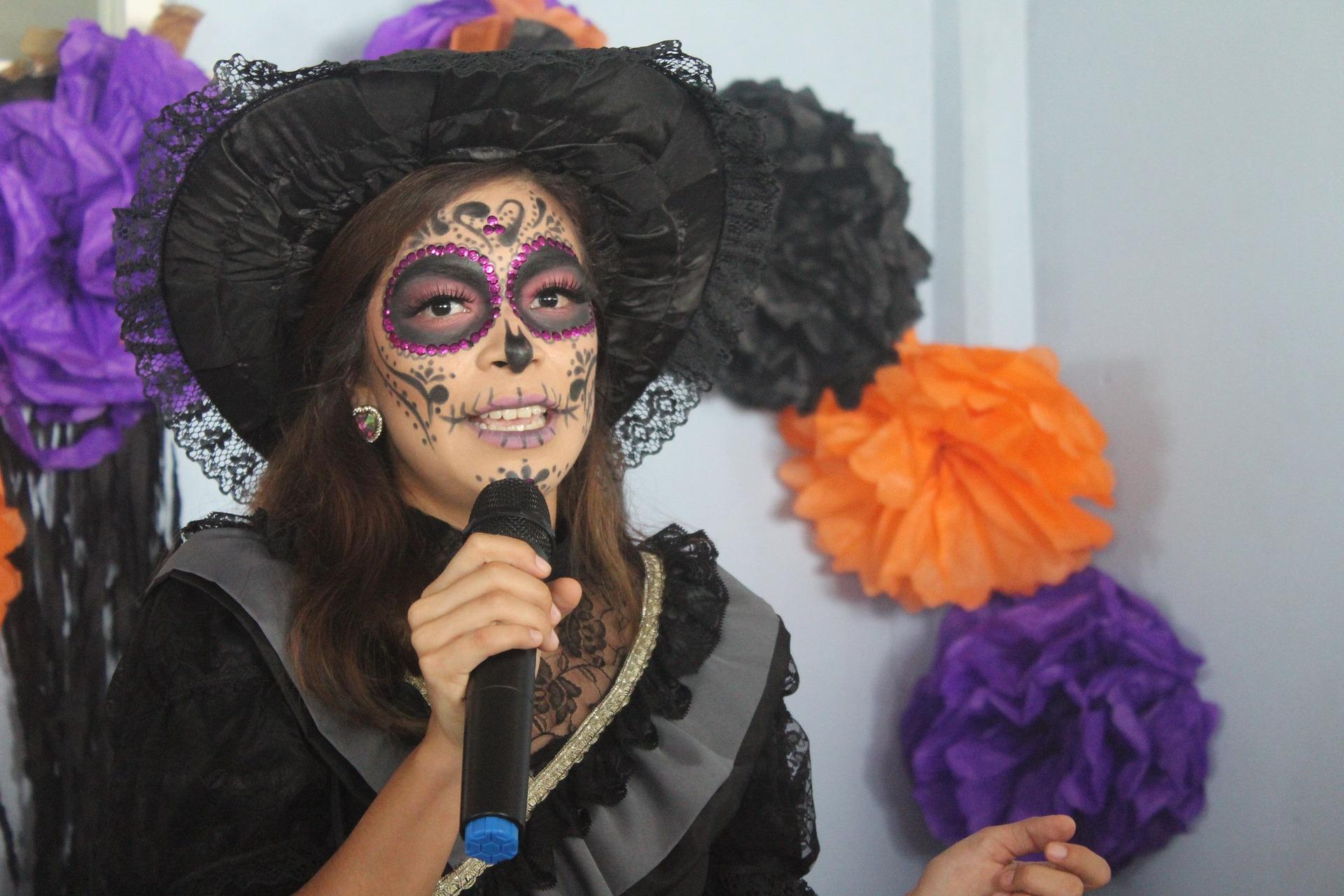 En los bares karaokes se pueden cantar, comer y tomar exquisitos tragos.