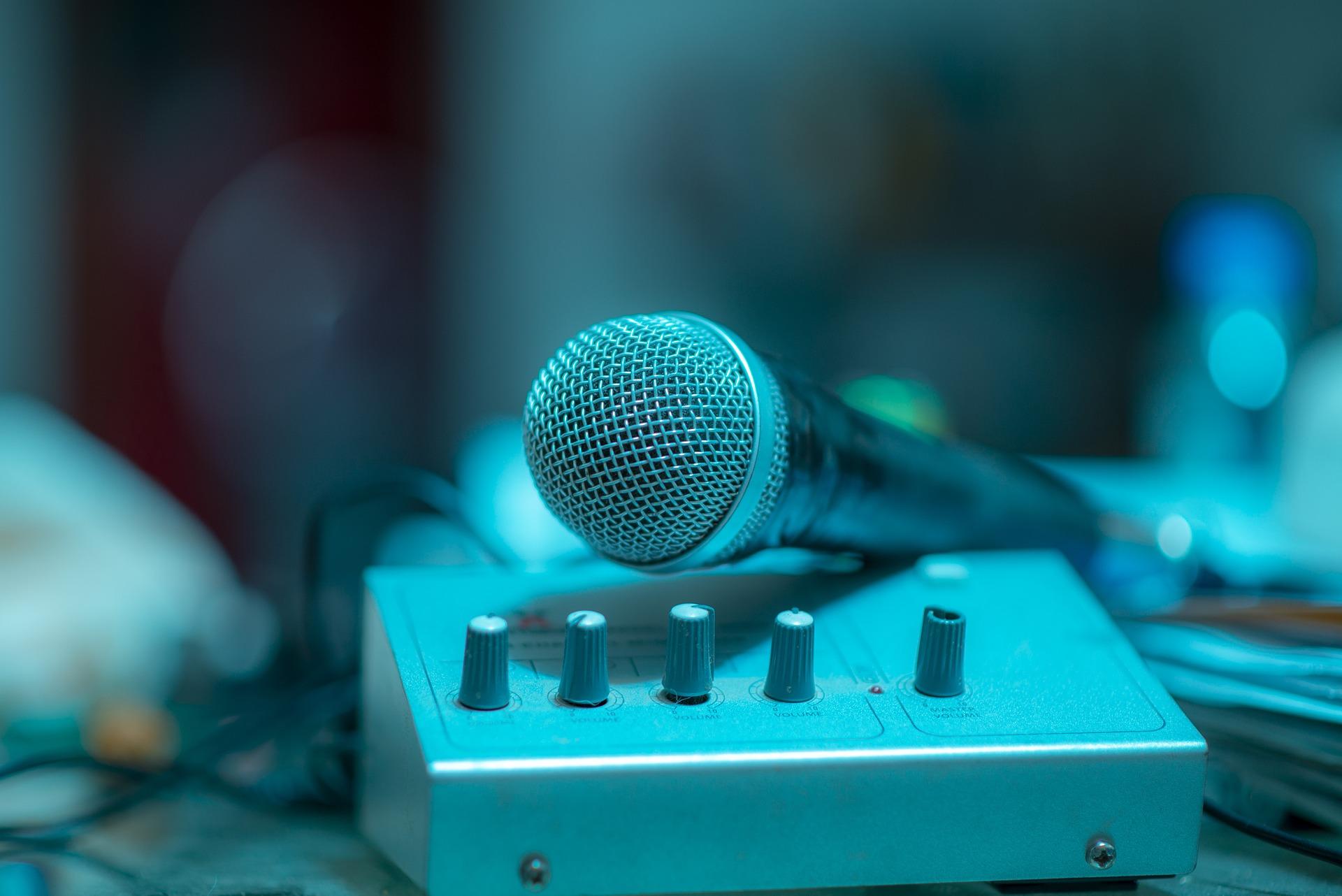 Al principio, el karaoke solo era una máquina que se activaba con monedas.