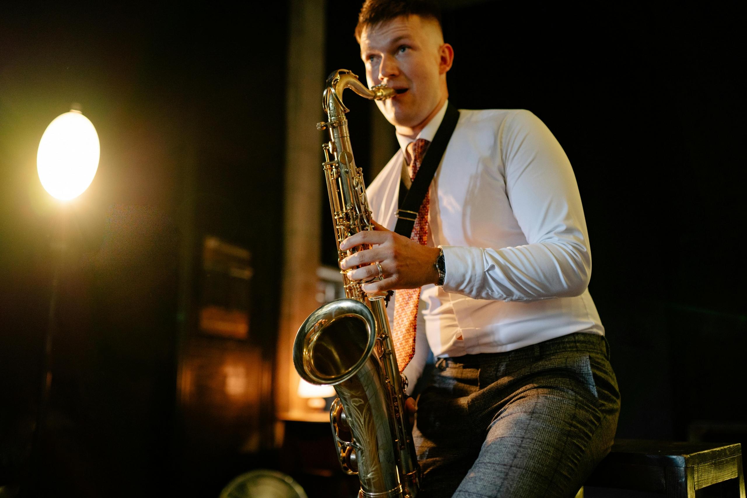 El saxofón es un instrumento de viento que requiere de mucha preparación.