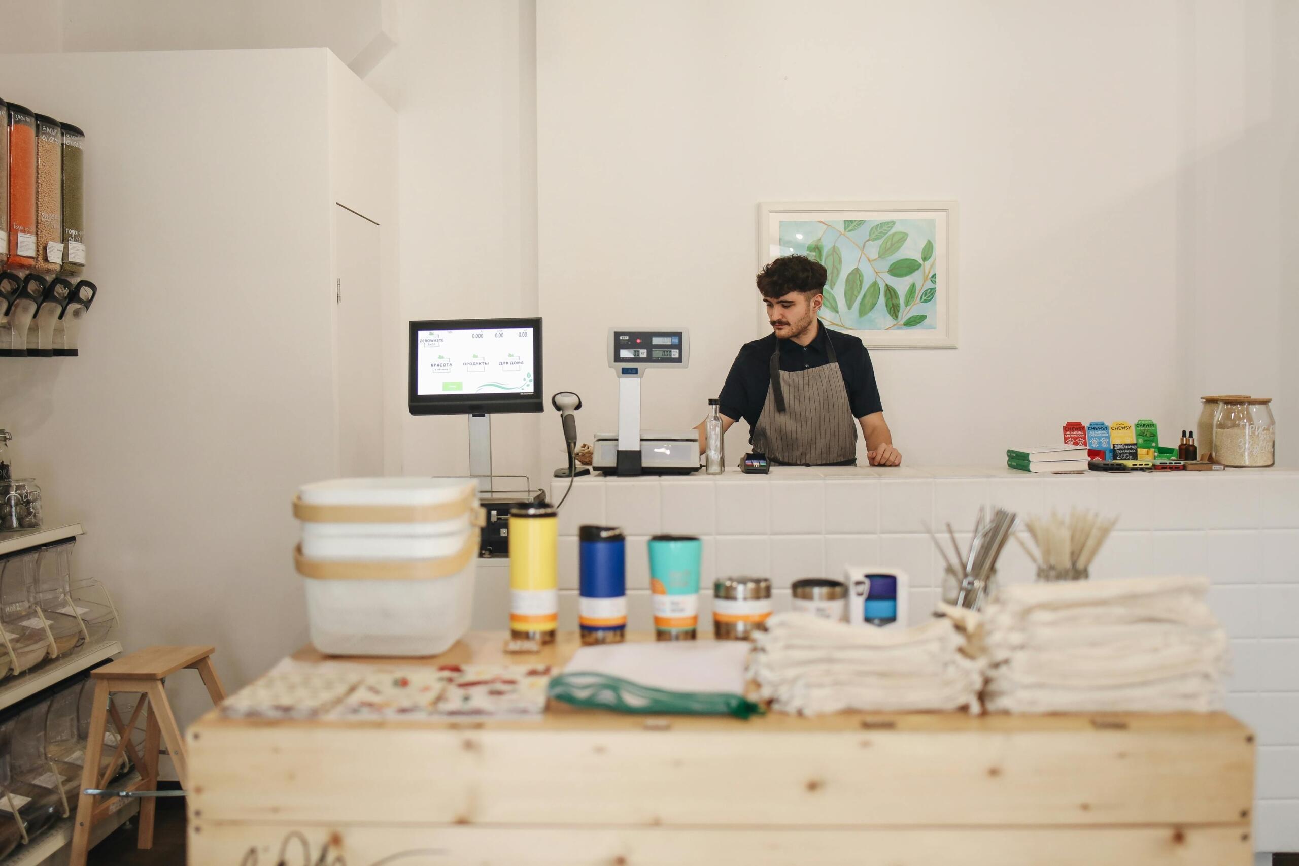 Durante el verano, las industrias relacionadas al turismo acrecientan su oferta de empleos.