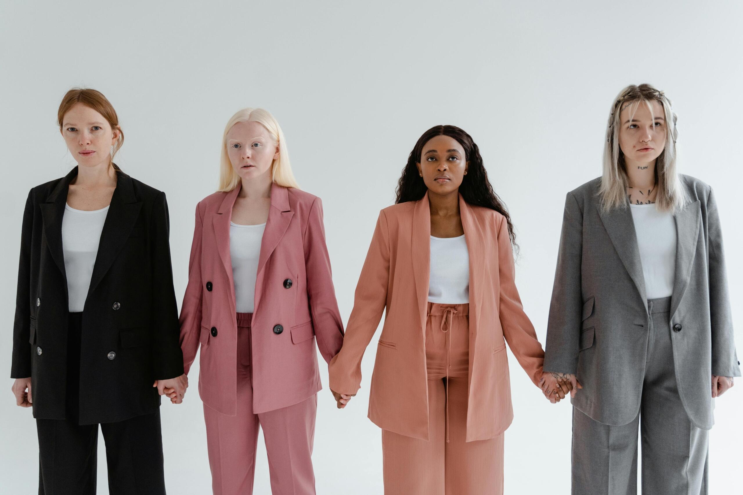 Las mujeres están para brilla, pero también protestar en este día. 